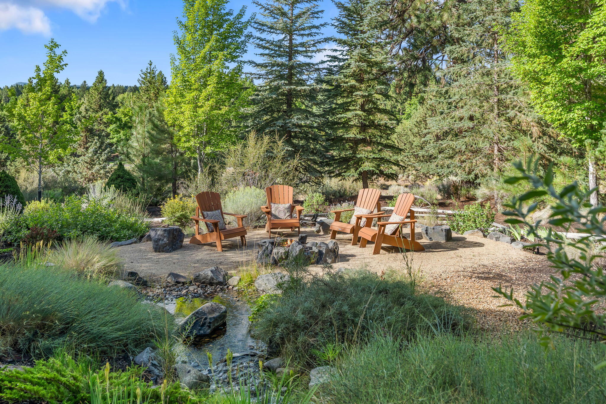 Bend, Oregon, 97702, United States, 4 Bedrooms Bedrooms, ,3 BathroomsBathrooms,Residential,Active,1913968