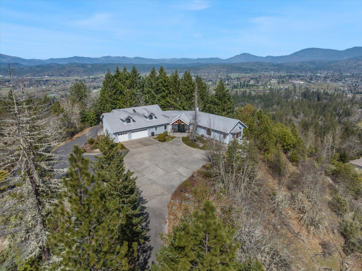 Grants Pass, Oregon, 97527, United States, 3 Bedrooms Bedrooms, ,3 BathroomsBathrooms,Residential,Active,1990612