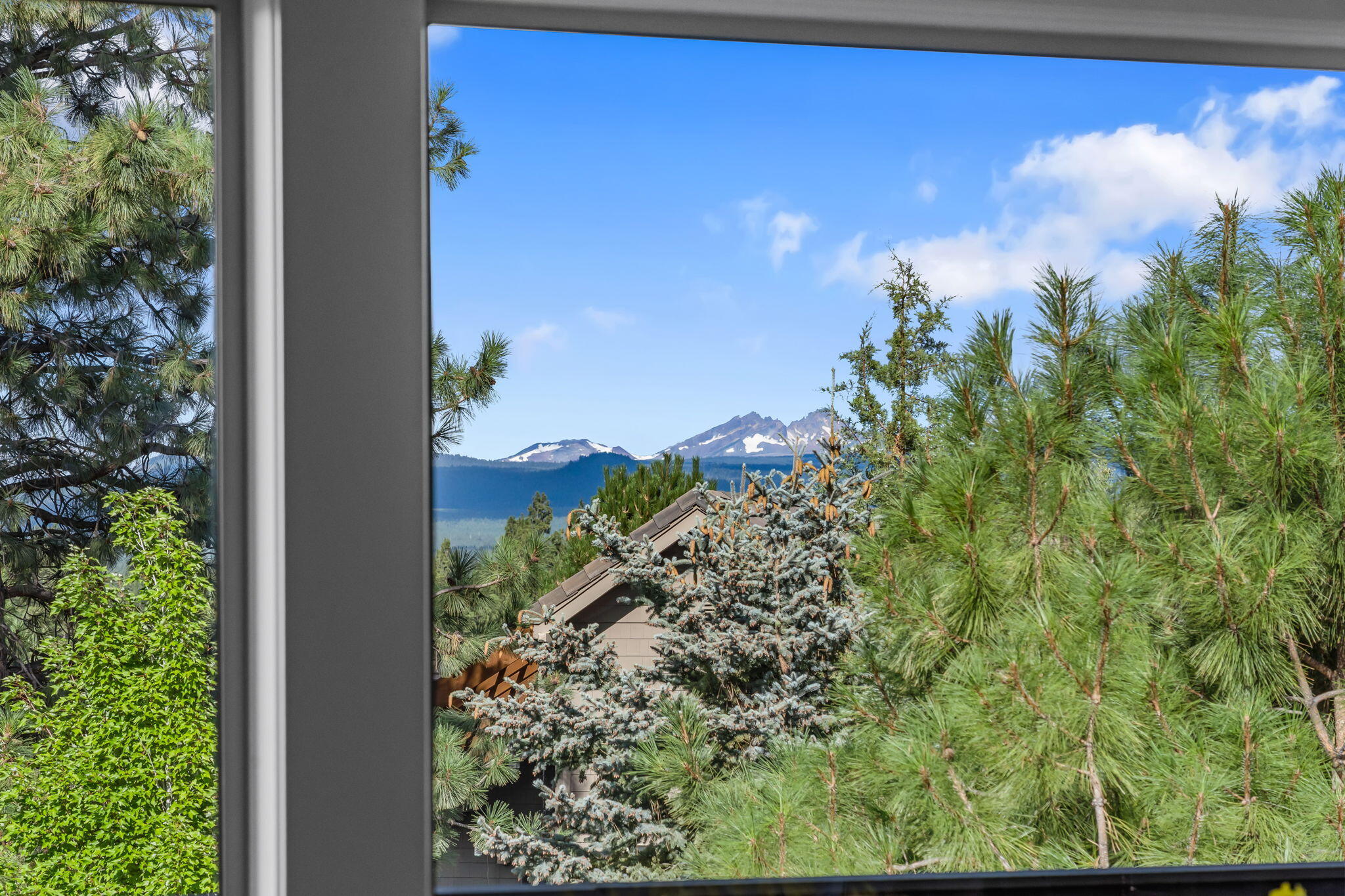 Bend, Oregon, 97702, United States, 4 Bedrooms Bedrooms, ,3 BathroomsBathrooms,Residential,Active,1913968