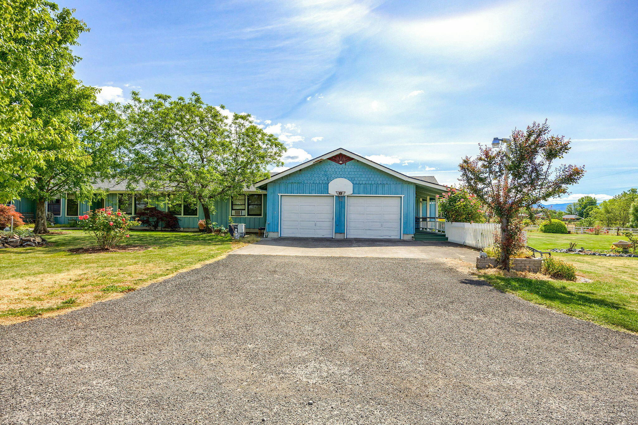Ashland, Oregon, 97520, United States, 4 Bedrooms Bedrooms, ,4 BathroomsBathrooms,Residential,Active,1741601