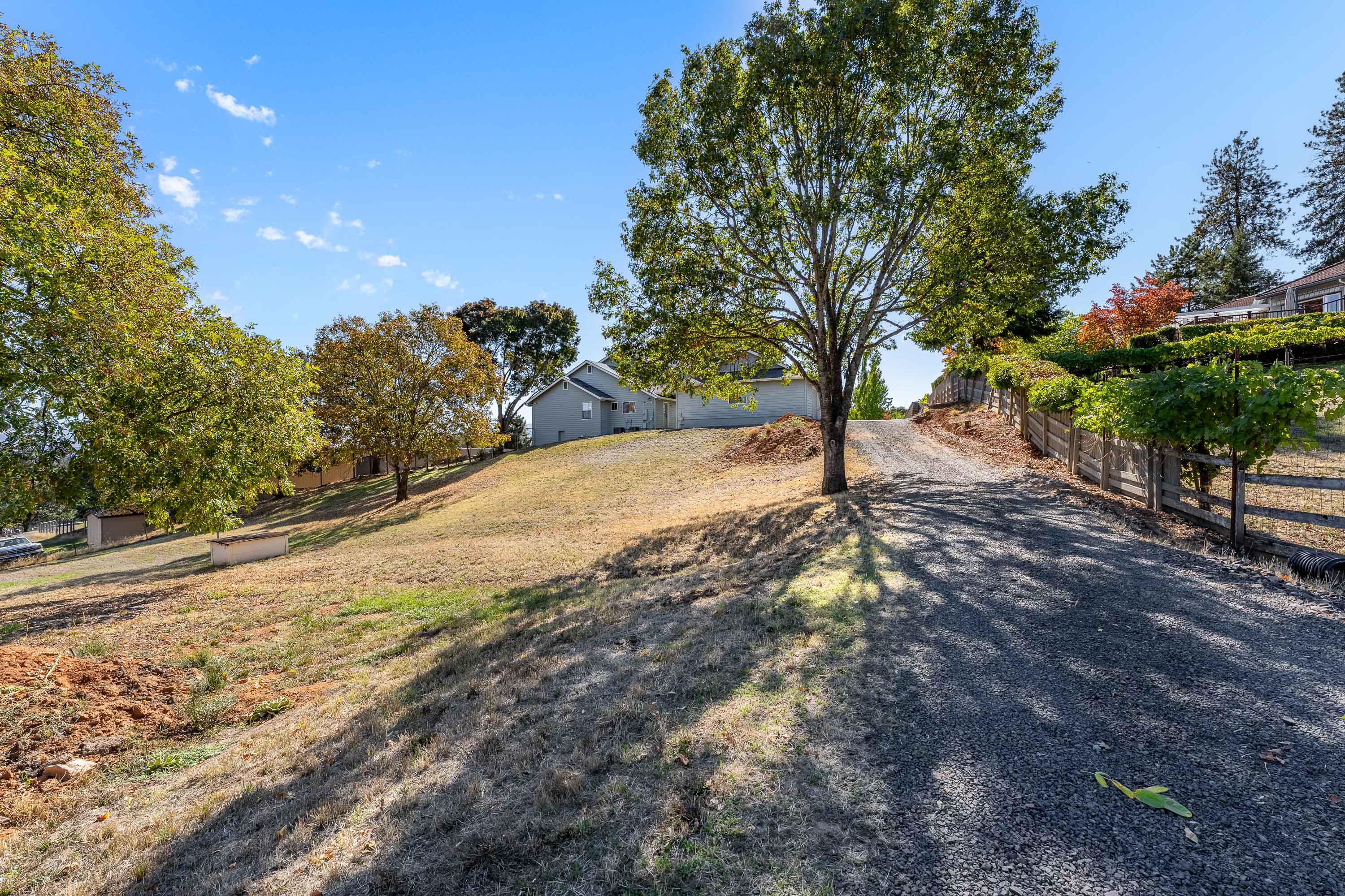 Central Point, Oregon, 97502, United States, 4 Bedrooms Bedrooms, ,3 BathroomsBathrooms,Residential,Active,1959928