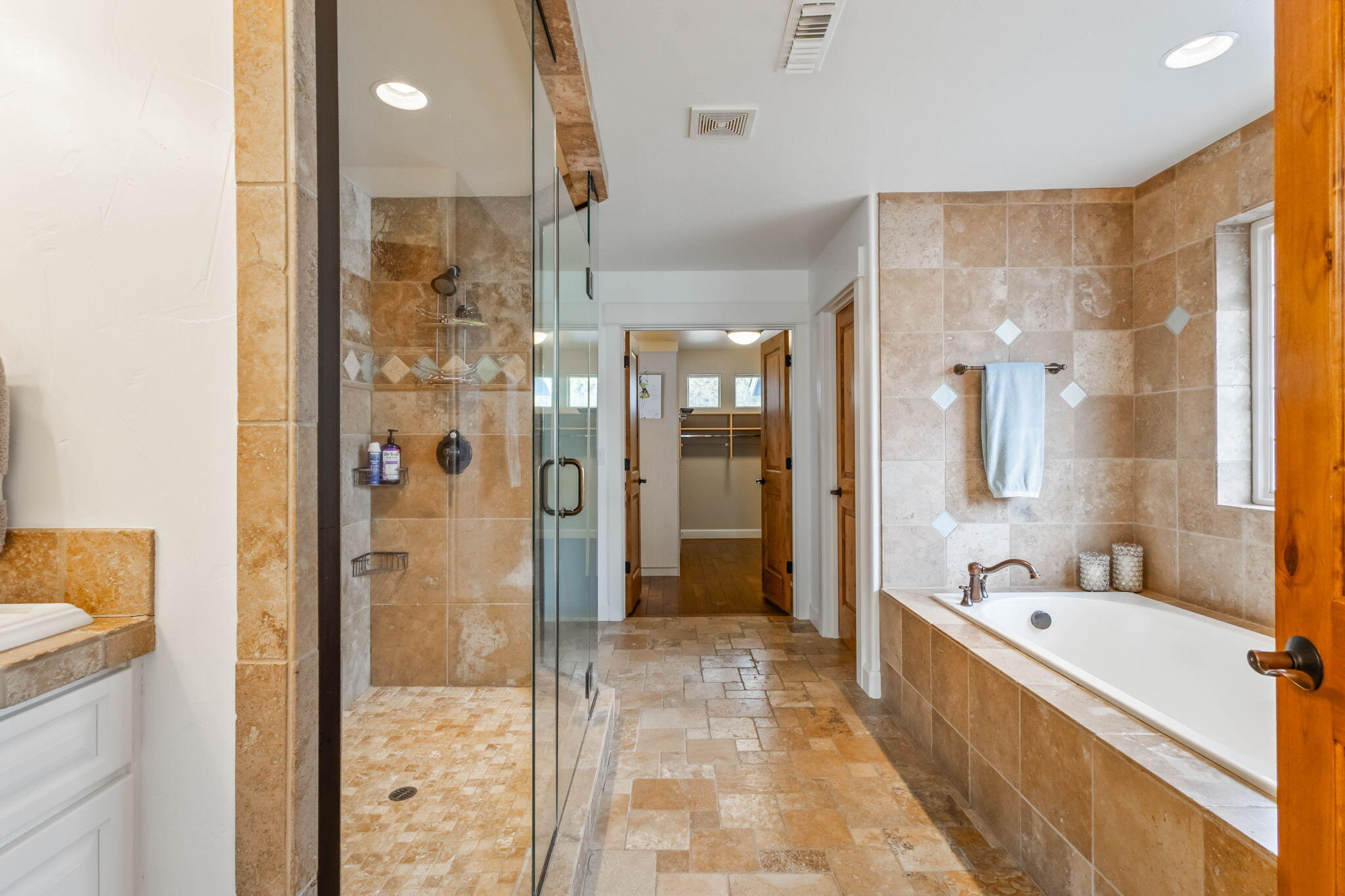 Bend, Oregon, 97702, United States, 4 Bedrooms Bedrooms, ,5 BathroomsBathrooms,Residential,Active,1726847