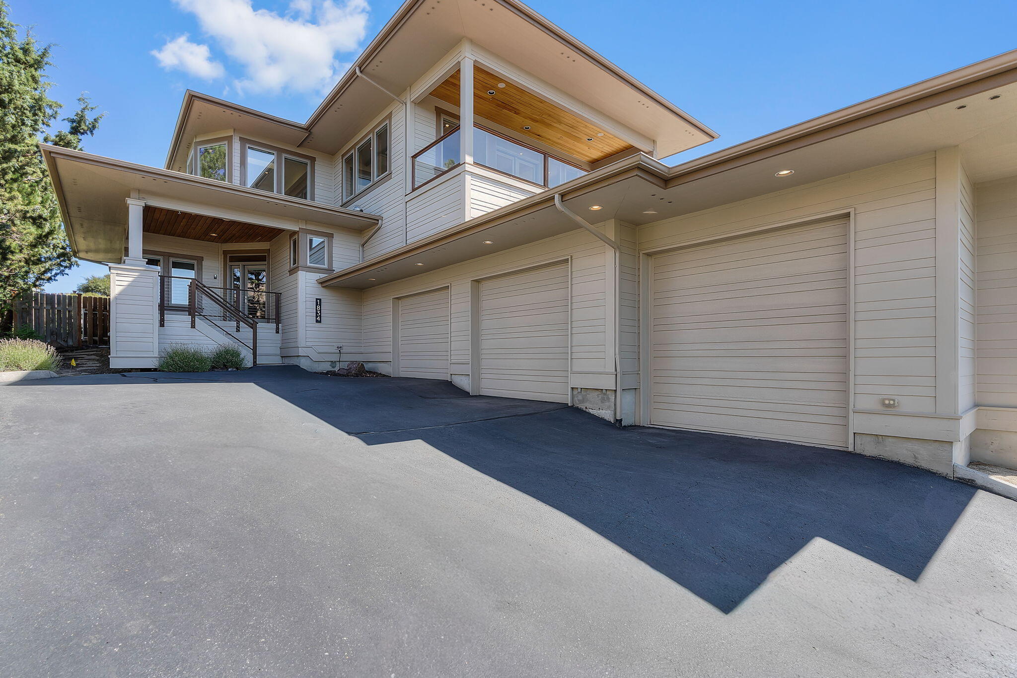 Bend, Oregon, 97702, United States, 3 Bedrooms Bedrooms, ,4 BathroomsBathrooms,Residential,Active,1929788