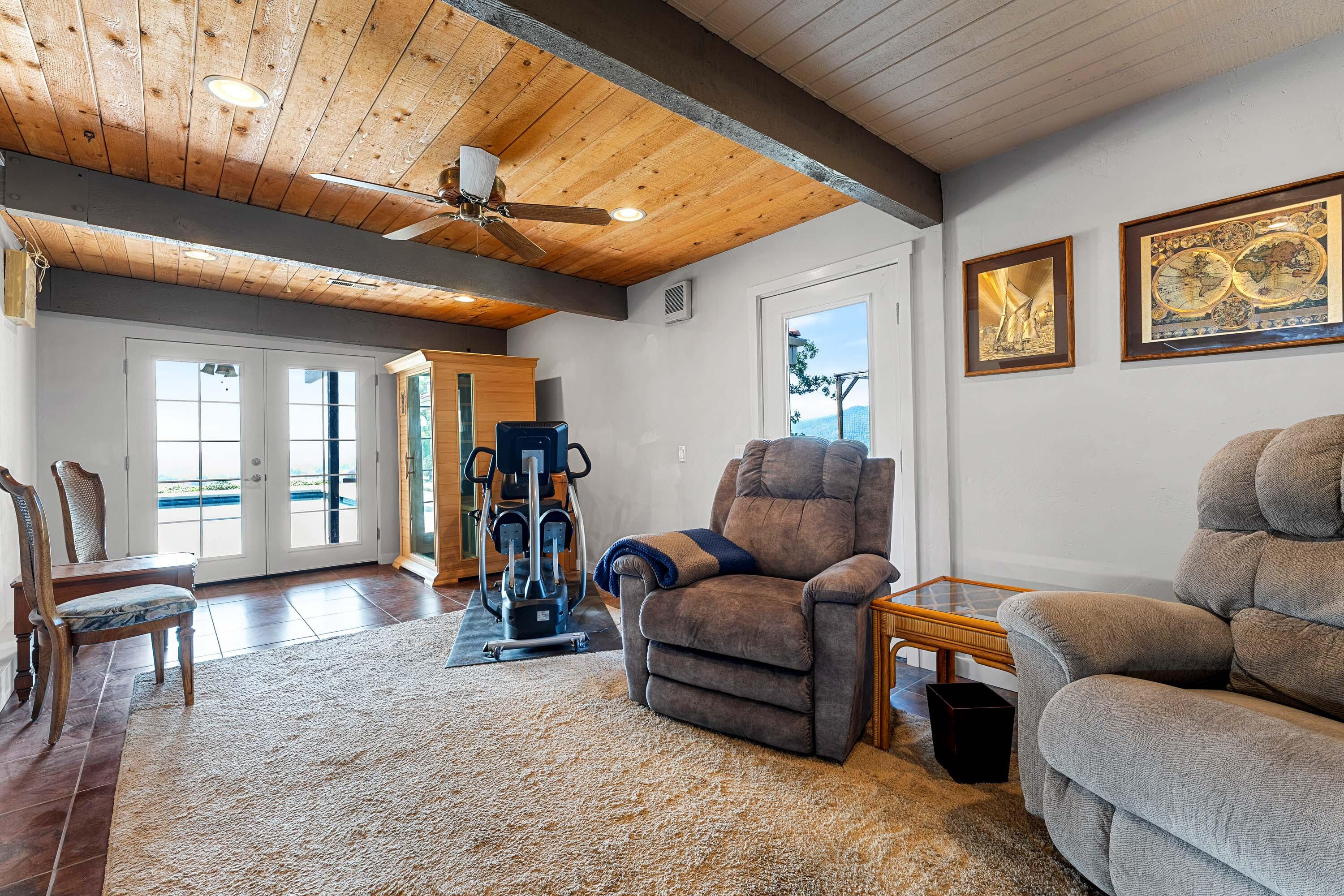 Central Point, Oregon, 97502, United States, 4 Bedrooms Bedrooms, ,4 BathroomsBathrooms,Residential,Active,2006836