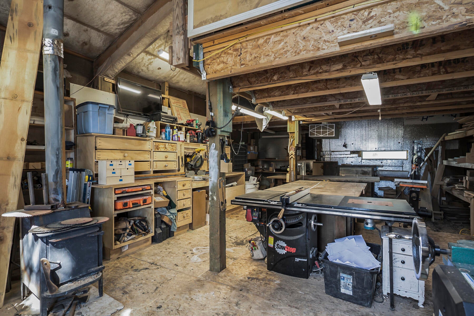 Bend, Oregon, 97703, United States, 4 Bedrooms Bedrooms, ,3 BathroomsBathrooms,Residential,Active,1790219