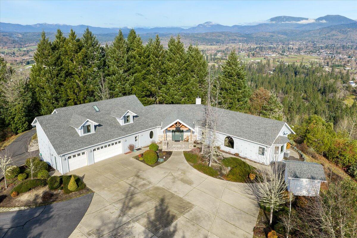 Grants Pass, Oregon, 97527, United States, 3 Bedrooms Bedrooms, ,3 BathroomsBathrooms,Residential,Active,1990612