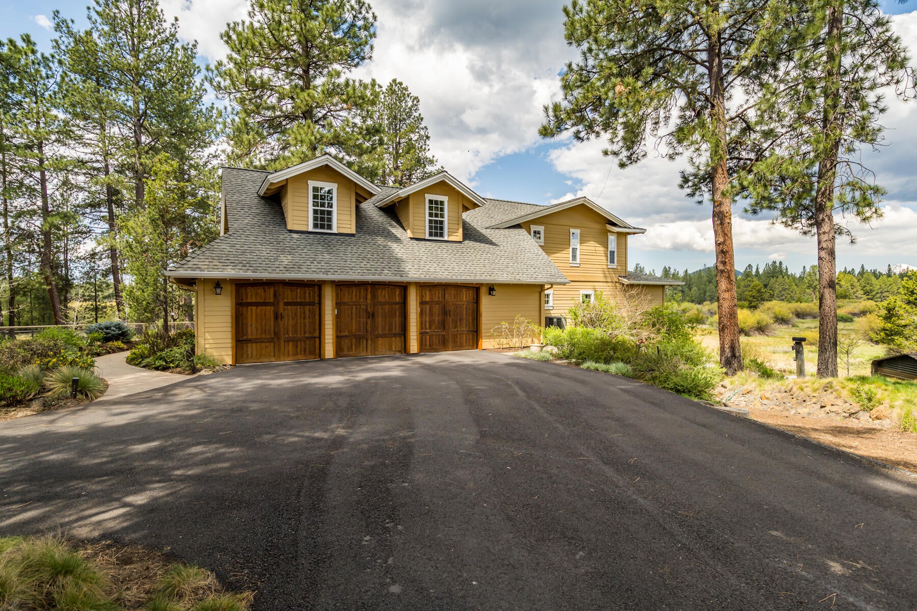 Bend, Oregon, 97707, United States, 5 Bedrooms Bedrooms, ,5 BathroomsBathrooms,Residential,Active,2044562