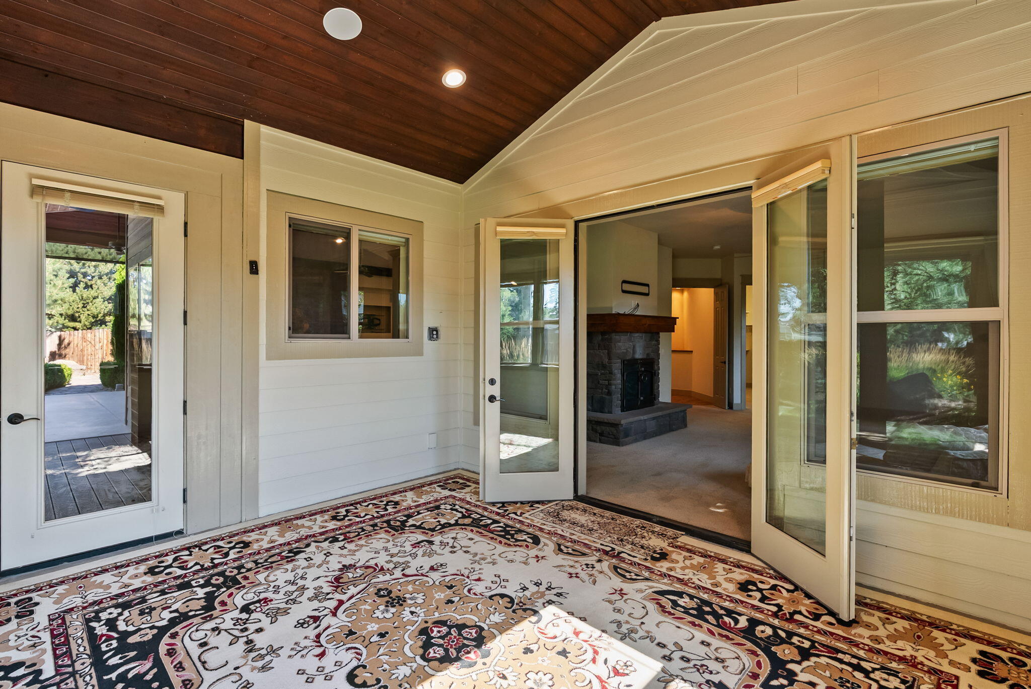 Bend, Oregon, 97702, United States, 3 Bedrooms Bedrooms, ,4 BathroomsBathrooms,Residential,Active,1952481