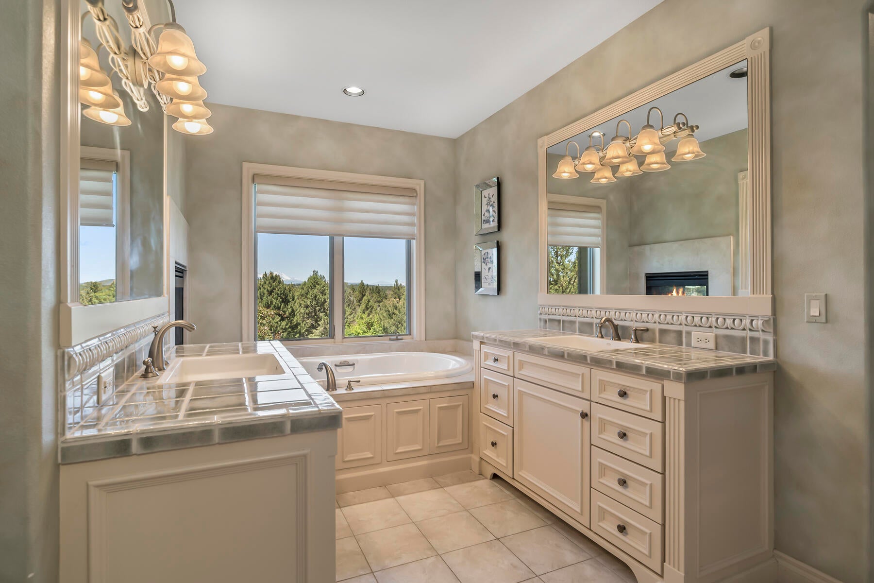 Bend, Oregon, 97702, United States, ,6 BathroomsBathrooms,Residential,Active,1726978