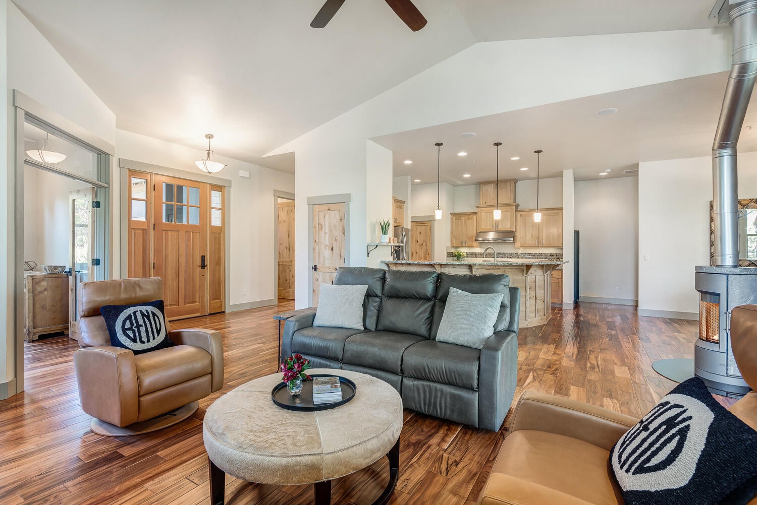 Bend, Oregon, 97703, United States, 3 Bedrooms Bedrooms, ,3 BathroomsBathrooms,Residential,Active,1952278