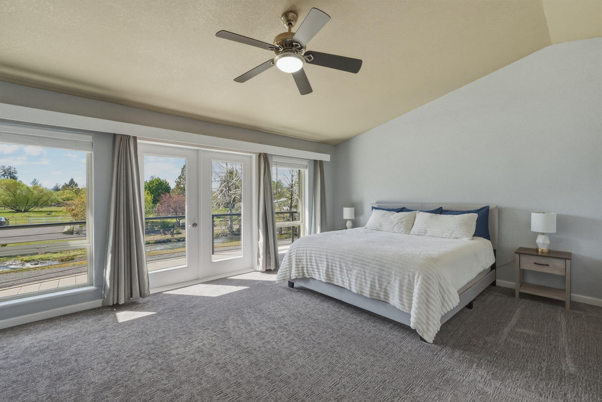 Bend, Oregon, 97702, United States, 3 Bedrooms Bedrooms, ,5 BathroomsBathrooms,Residential,Active,2045021