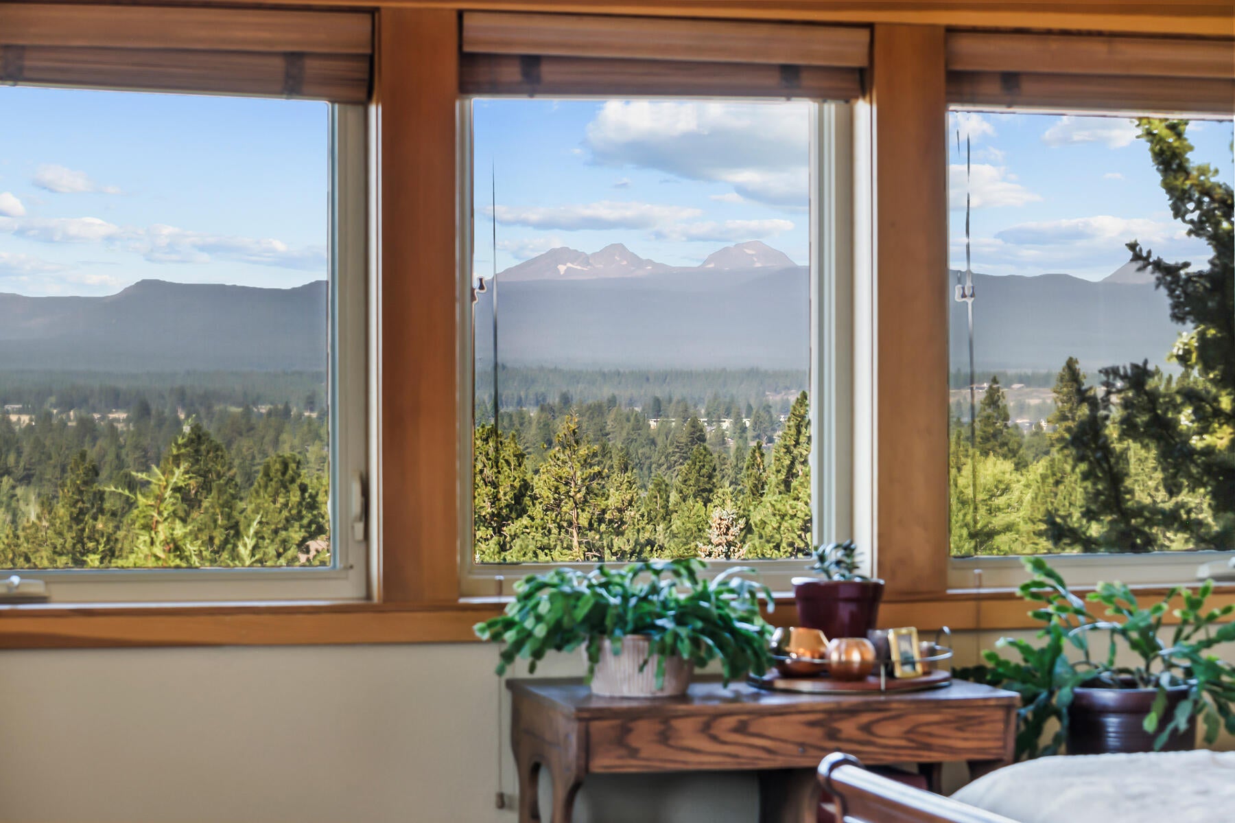 Bend, Oregon, 97702, United States, 3 Bedrooms Bedrooms, ,3 BathroomsBathrooms,Residential,Active,1936452