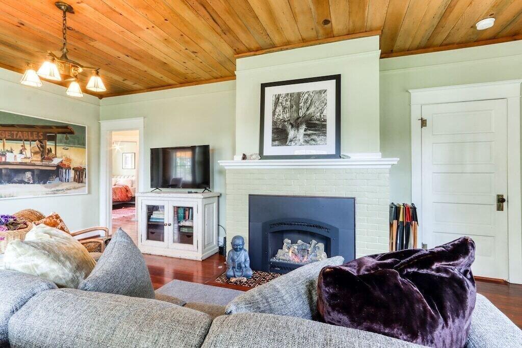 Bend, Oregon, 97703, United States, 3 Bedrooms Bedrooms, ,2 BathroomsBathrooms,Residential,Active,1756823