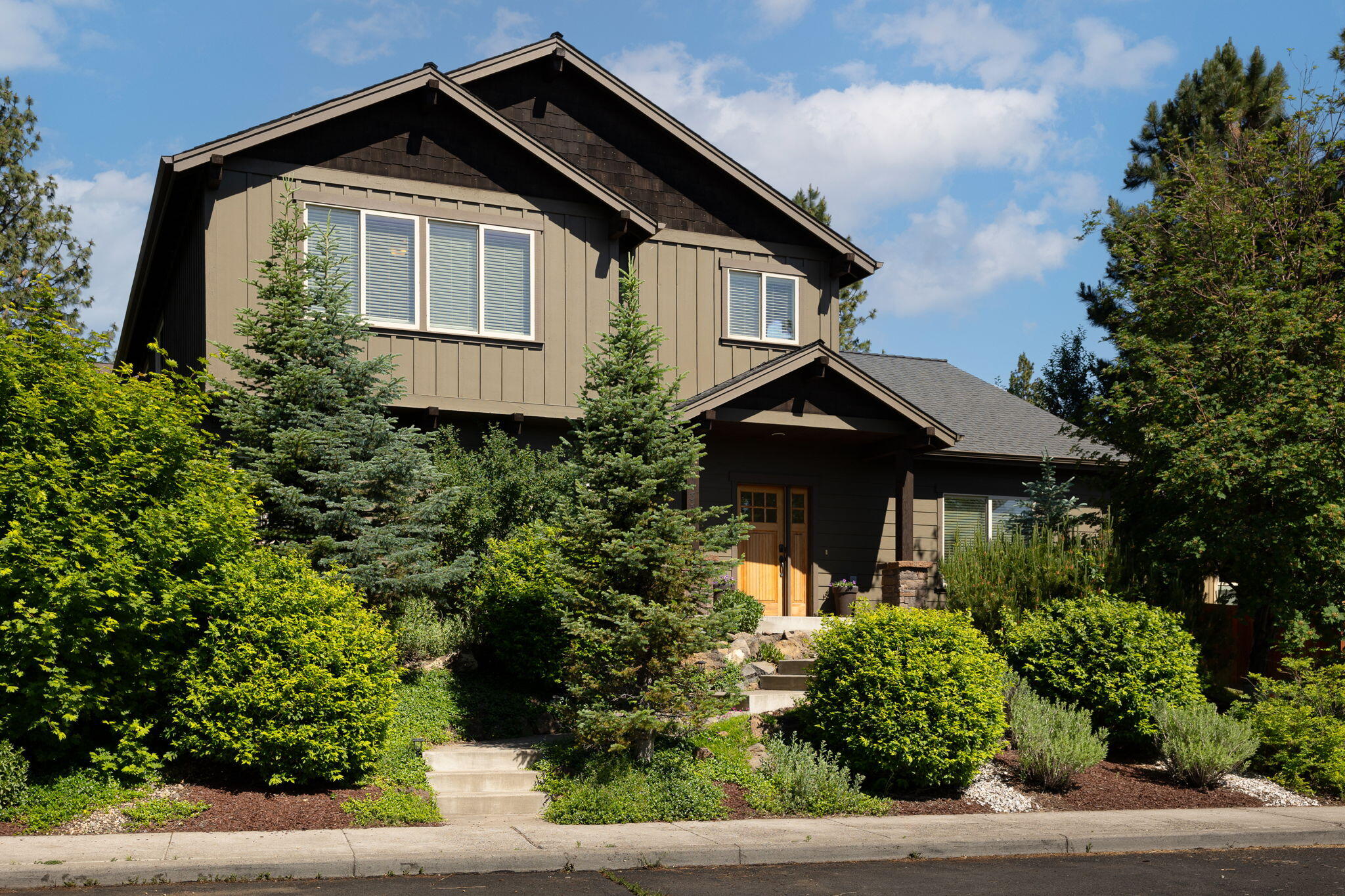 Bend, Oregon, 97702, United States, ,3 BathroomsBathrooms,Residential,Active,1850627