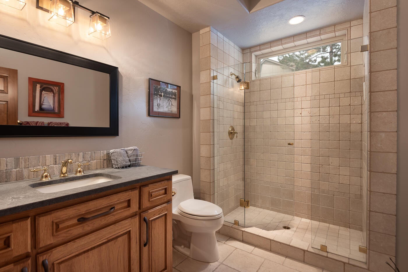 Bend, Oregon, 97703, United States, 3 Bedrooms Bedrooms, ,2 BathroomsBathrooms,Residential,Active,1781622