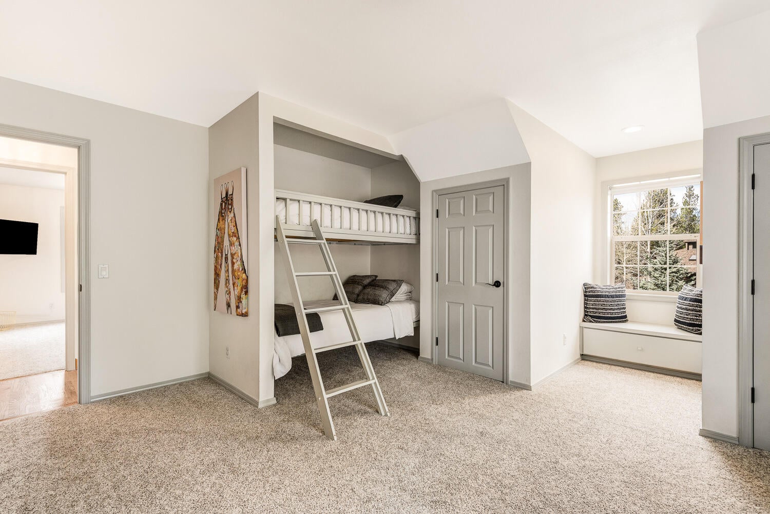 Sunriver, Oregon, 97707, United States, 3 Bedrooms Bedrooms, ,3 BathroomsBathrooms,Residential,Active,2029758