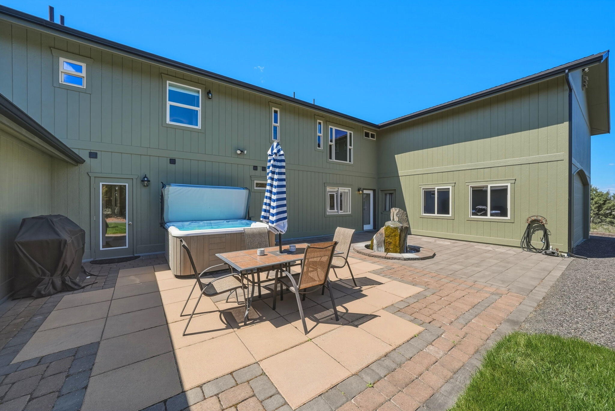Bend, Oregon, 97702, United States, 3 Bedrooms Bedrooms, ,5 BathroomsBathrooms,Residential,Active,2045021