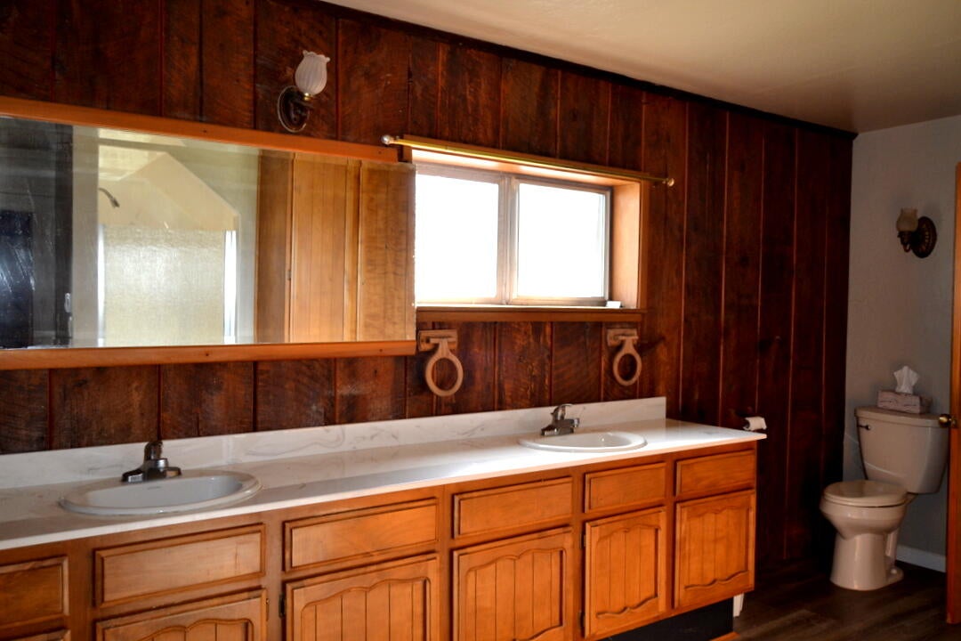 Grants Pass, Oregon, 97526, United States, 4 Bedrooms Bedrooms, ,2 BathroomsBathrooms,Residential,Active,1973303