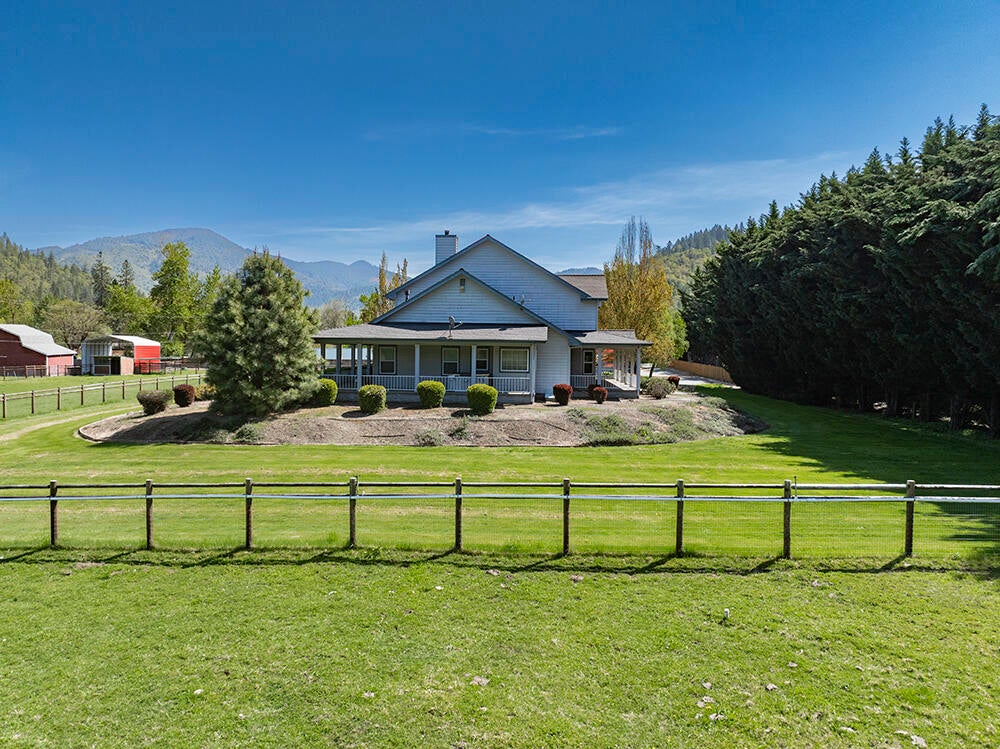 Grants Pass, Oregon, 97527, United States, 4 Bedrooms Bedrooms, ,5 BathroomsBathrooms,Residential,Active,1927646
