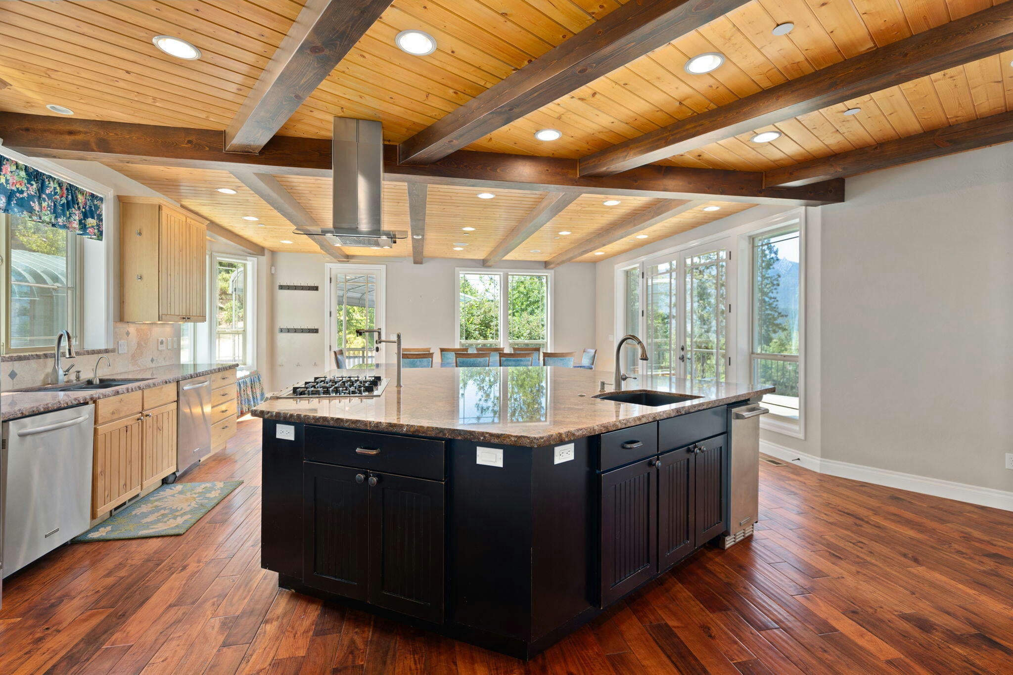 Grants Pass, Oregon, 97527, United States, ,6 BathroomsBathrooms,Residential,Active,1748769