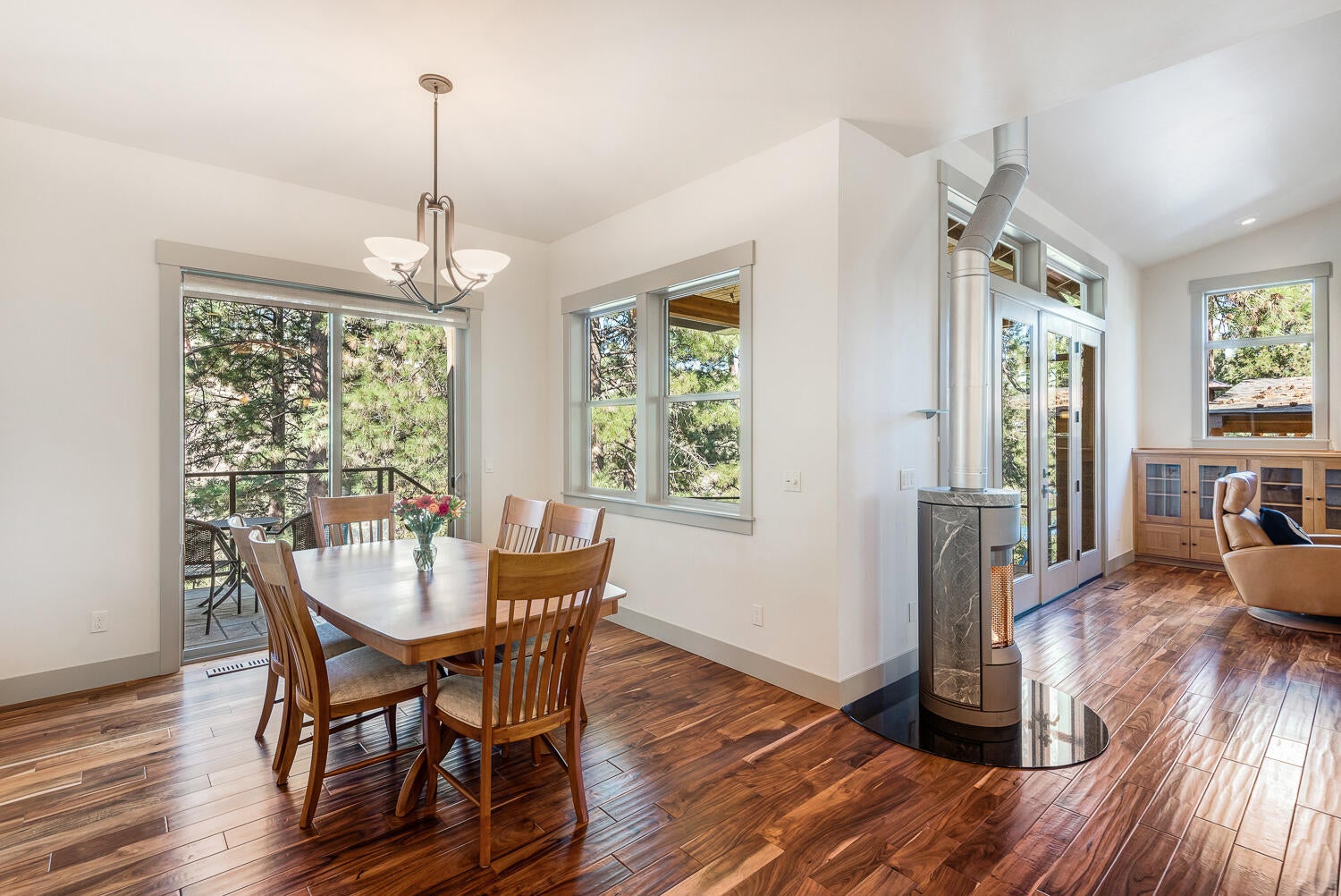 Bend, Oregon, 97703, United States, 3 Bedrooms Bedrooms, ,3 BathroomsBathrooms,Residential,Active,1952278