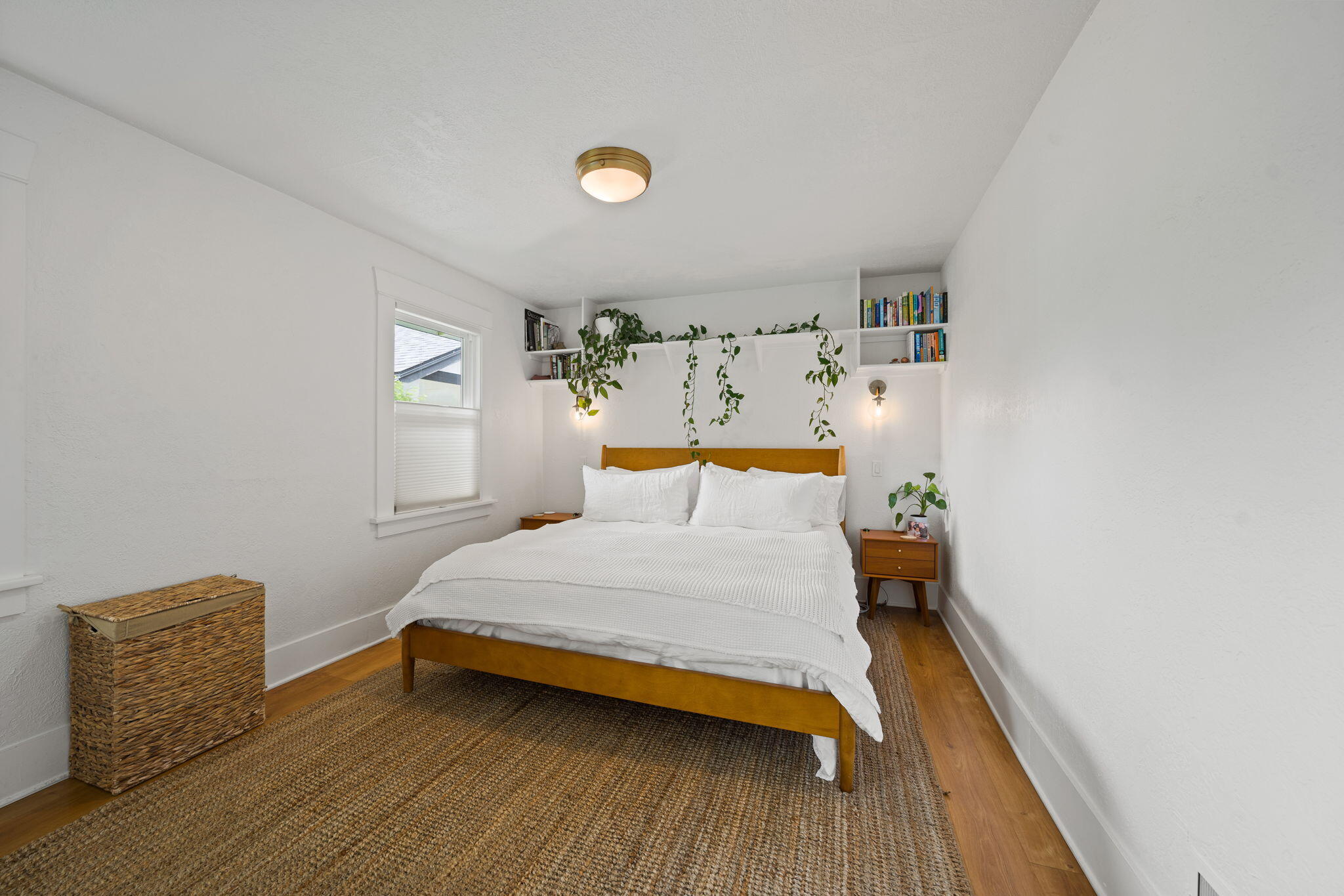 Bend, Oregon, 97703, United States, 3 Bedrooms Bedrooms, ,2 BathroomsBathrooms,Residential,Active,1904740