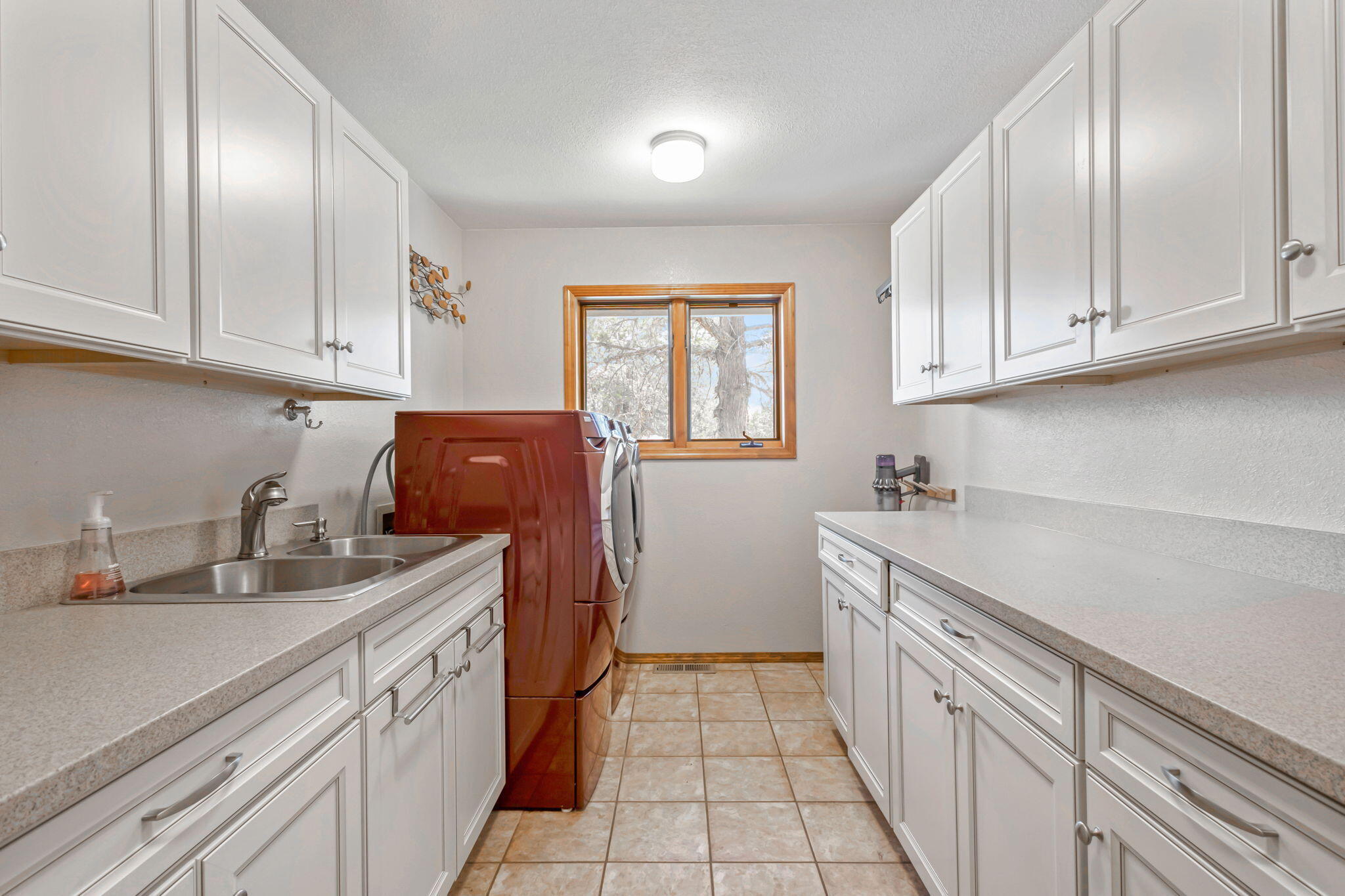 Bend, Oregon, 97702, United States, 4 Bedrooms Bedrooms, ,3 BathroomsBathrooms,Residential,Active,1907972