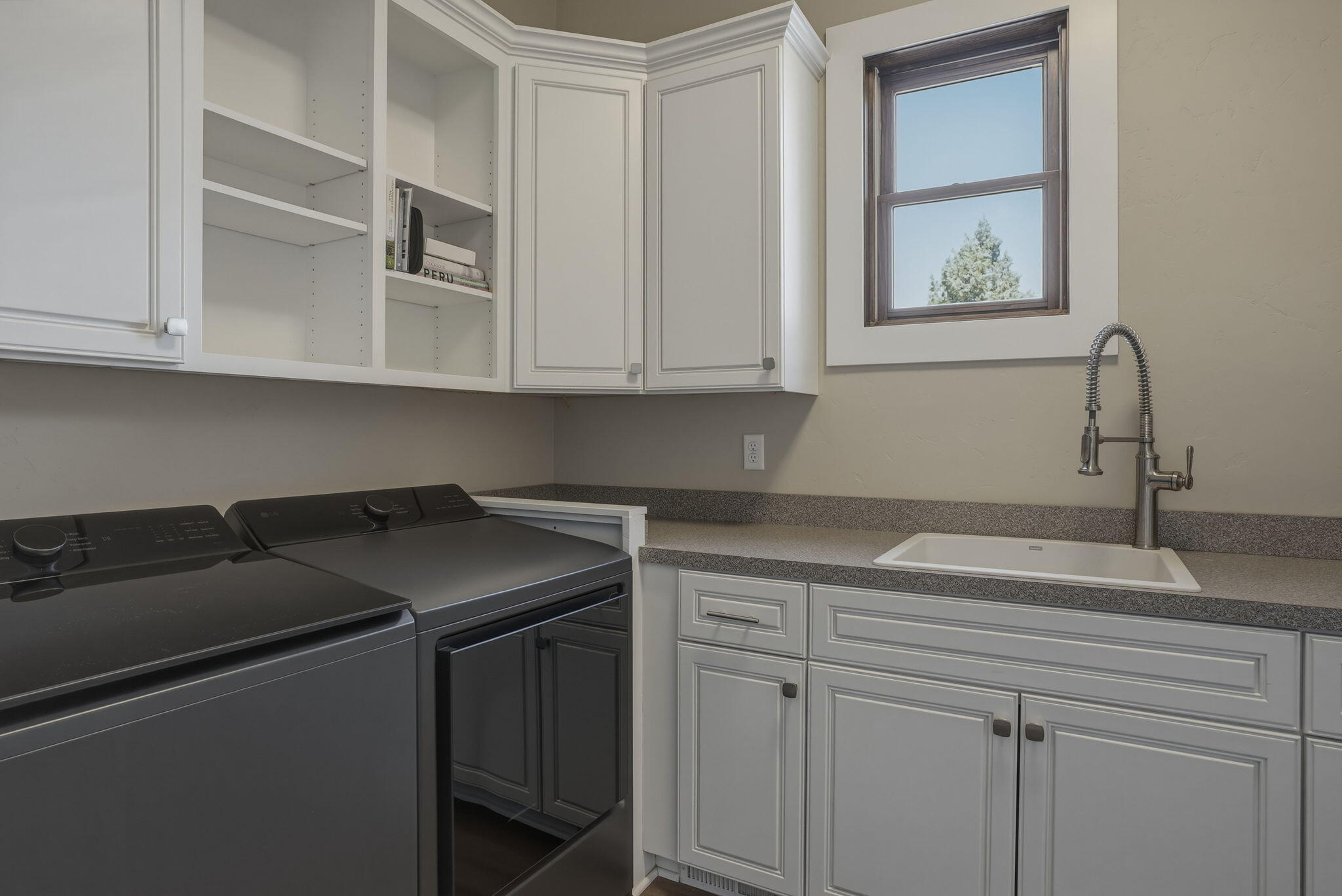 Sisters, Oregon, 97759, United States, 3 Bedrooms Bedrooms, ,3 BathroomsBathrooms,Residential,Active,2043417