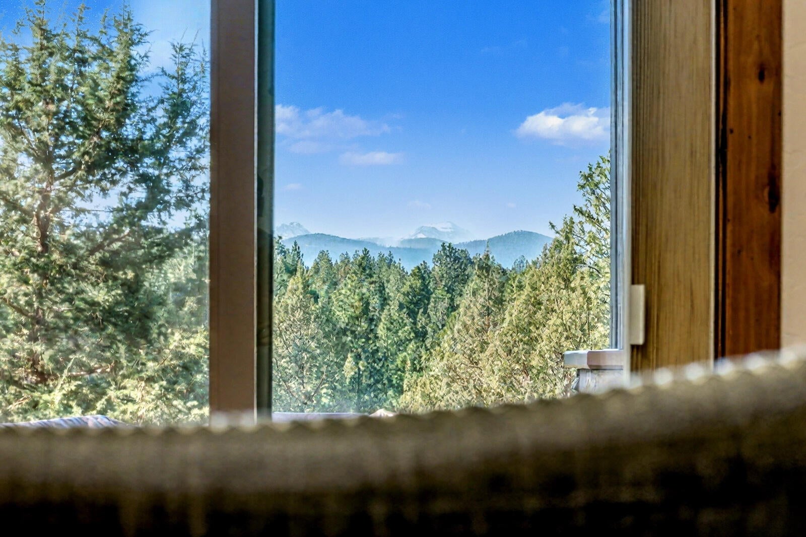 Bend, Oregon, 97703, United States, 4 Bedrooms Bedrooms, ,4 BathroomsBathrooms,Residential,Active,1990602