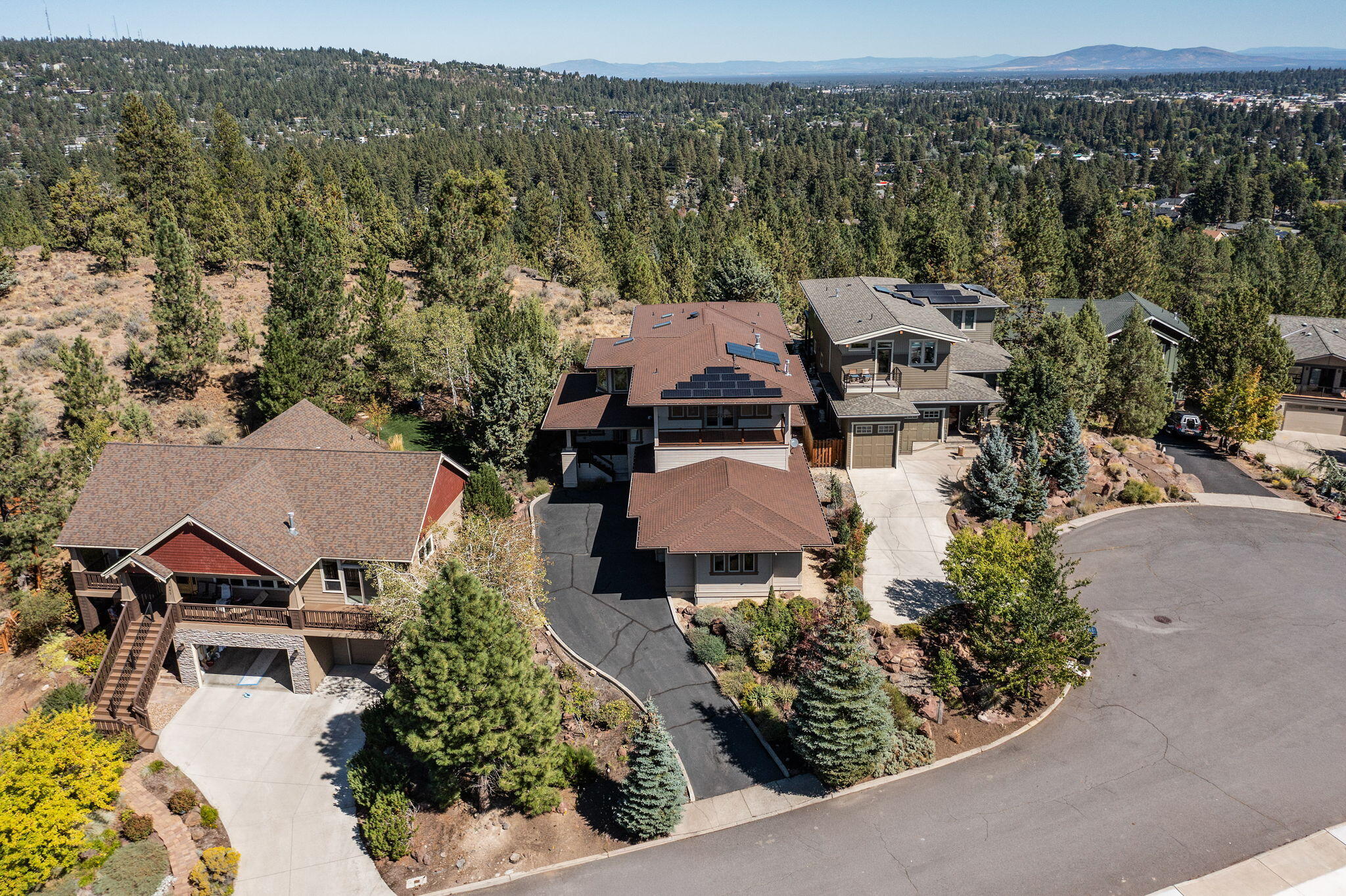 Bend, Oregon, 97702, United States, 3 Bedrooms Bedrooms, ,4 BathroomsBathrooms,Residential,Active,1929788