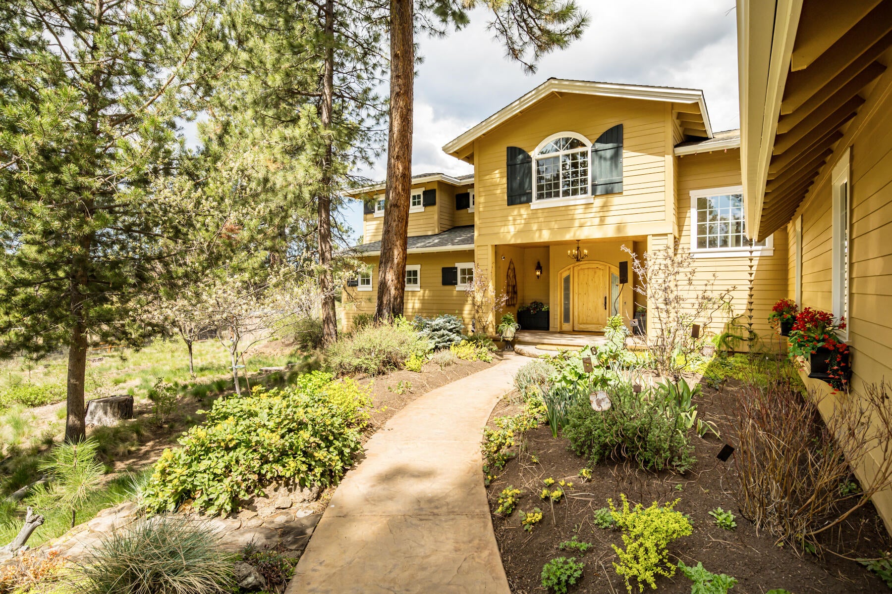 Bend, Oregon, 97707, United States, 5 Bedrooms Bedrooms, ,5 BathroomsBathrooms,Residential,Active,2044562