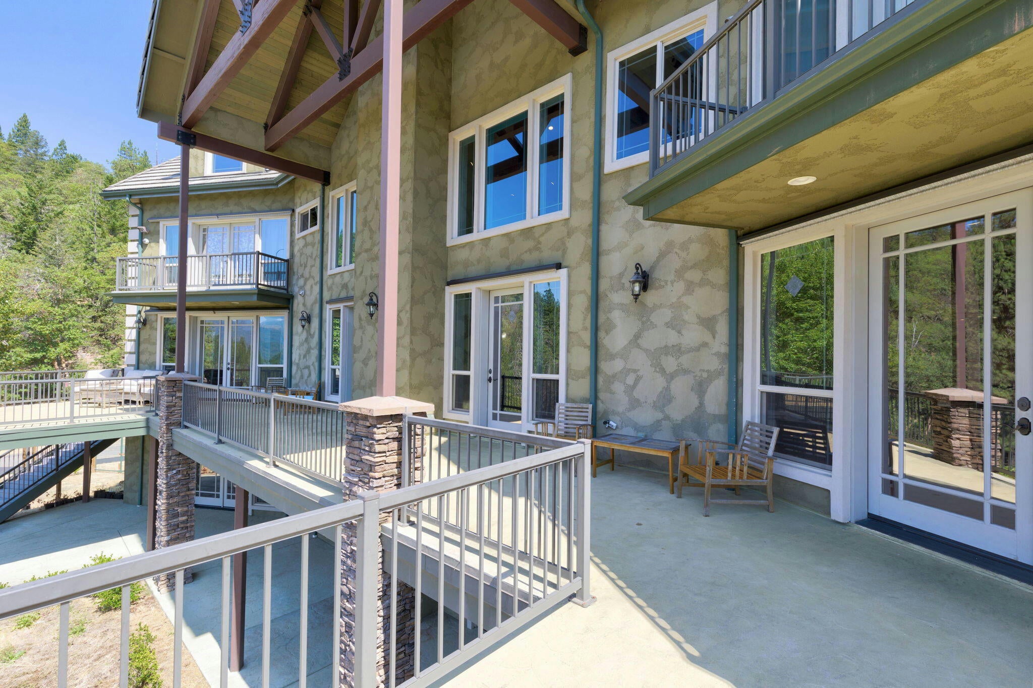 Grants Pass, Oregon, 97527, United States, ,6 BathroomsBathrooms,Residential,Active,1748769