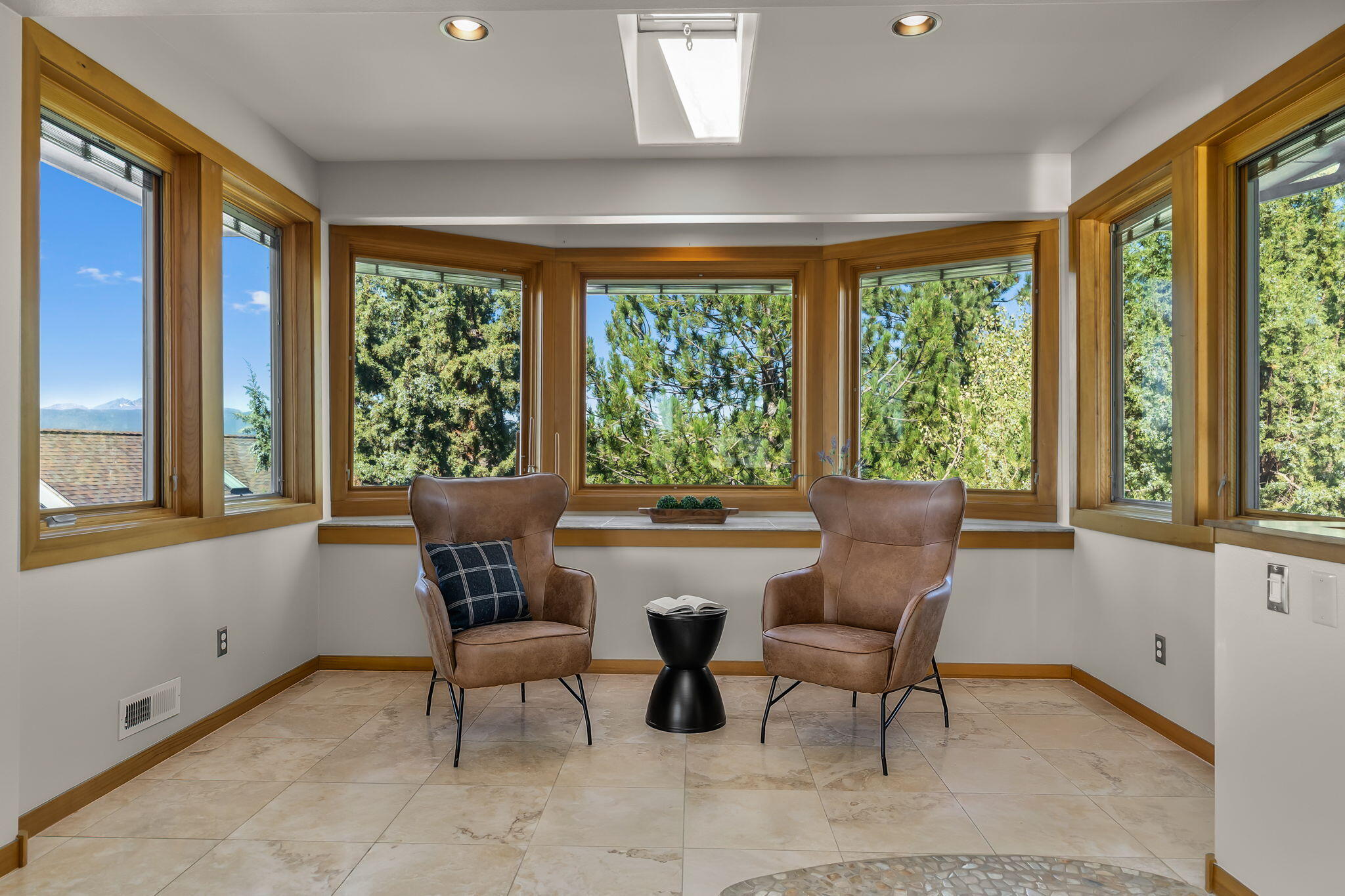 Bend, Oregon, 97702, United States, 3 Bedrooms Bedrooms, ,4 BathroomsBathrooms,Residential,Active,1929788