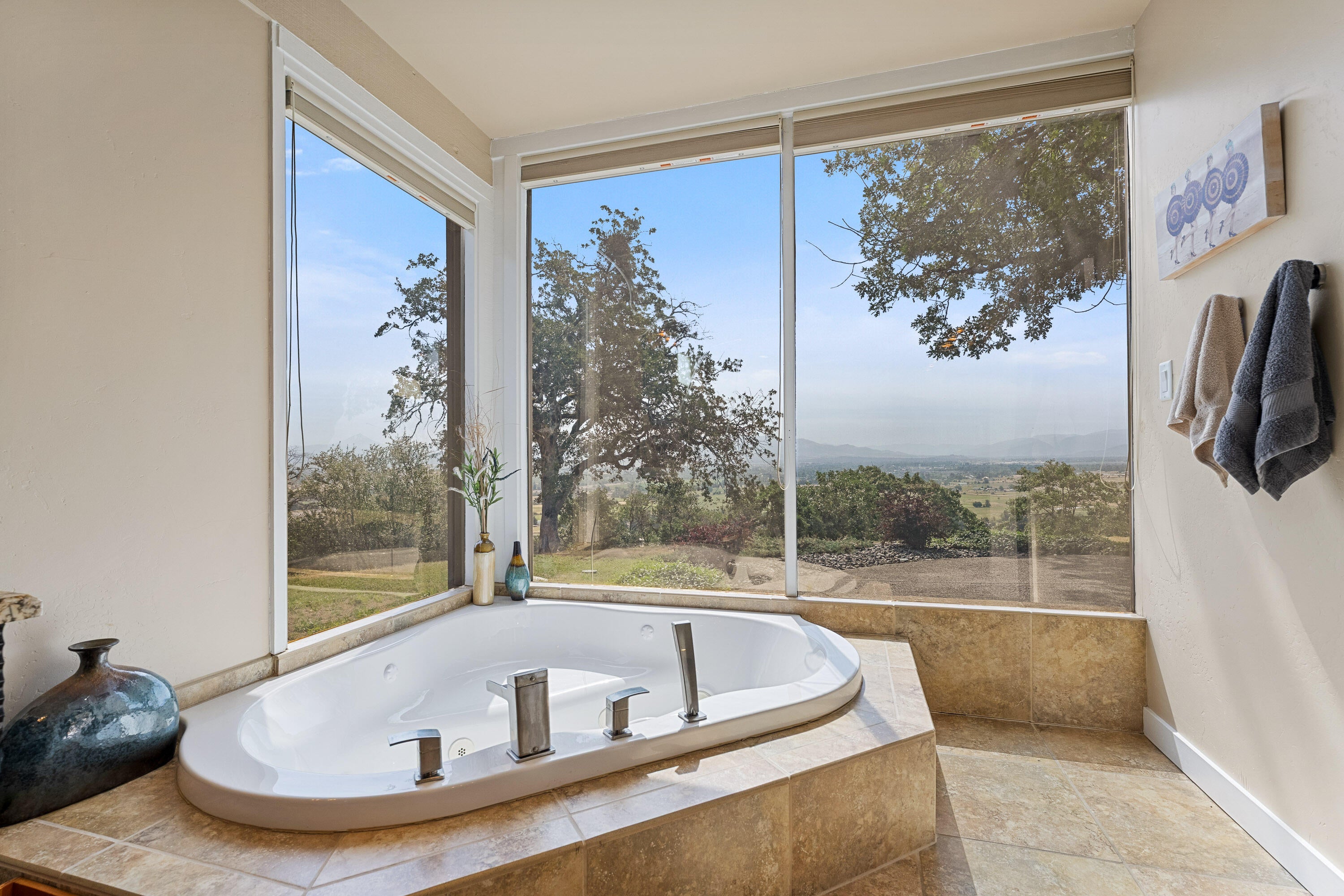 Central Point, Oregon, 97502, United States, 4 Bedrooms Bedrooms, ,4 BathroomsBathrooms,Residential,Active,2006836