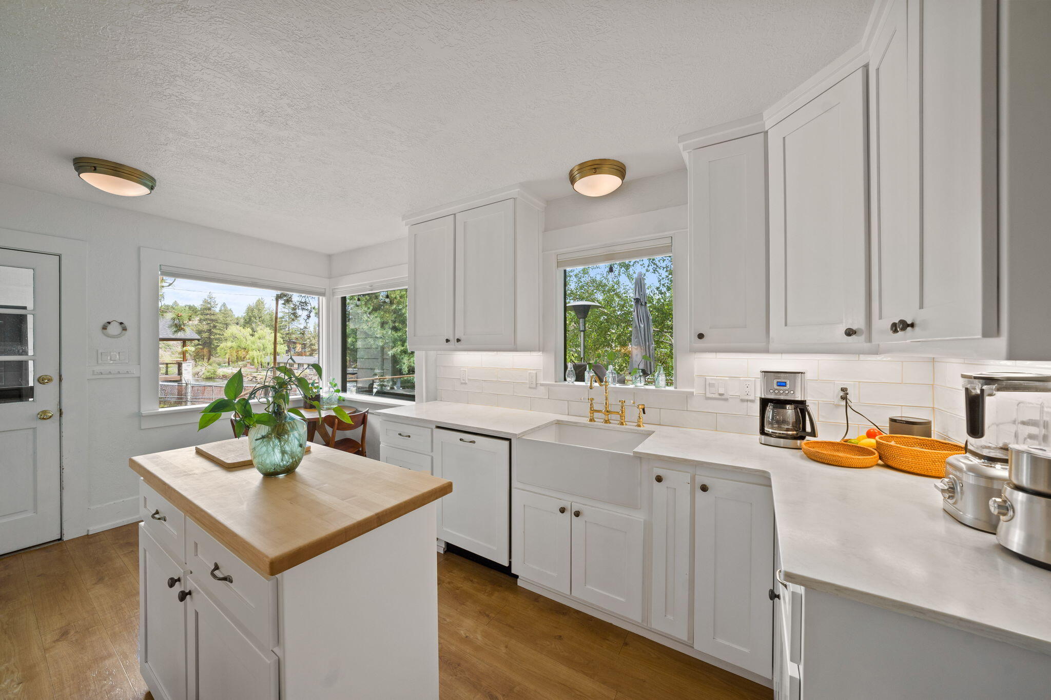 Bend, Oregon, 97703, United States, 3 Bedrooms Bedrooms, ,2 BathroomsBathrooms,Residential,Active,1904740