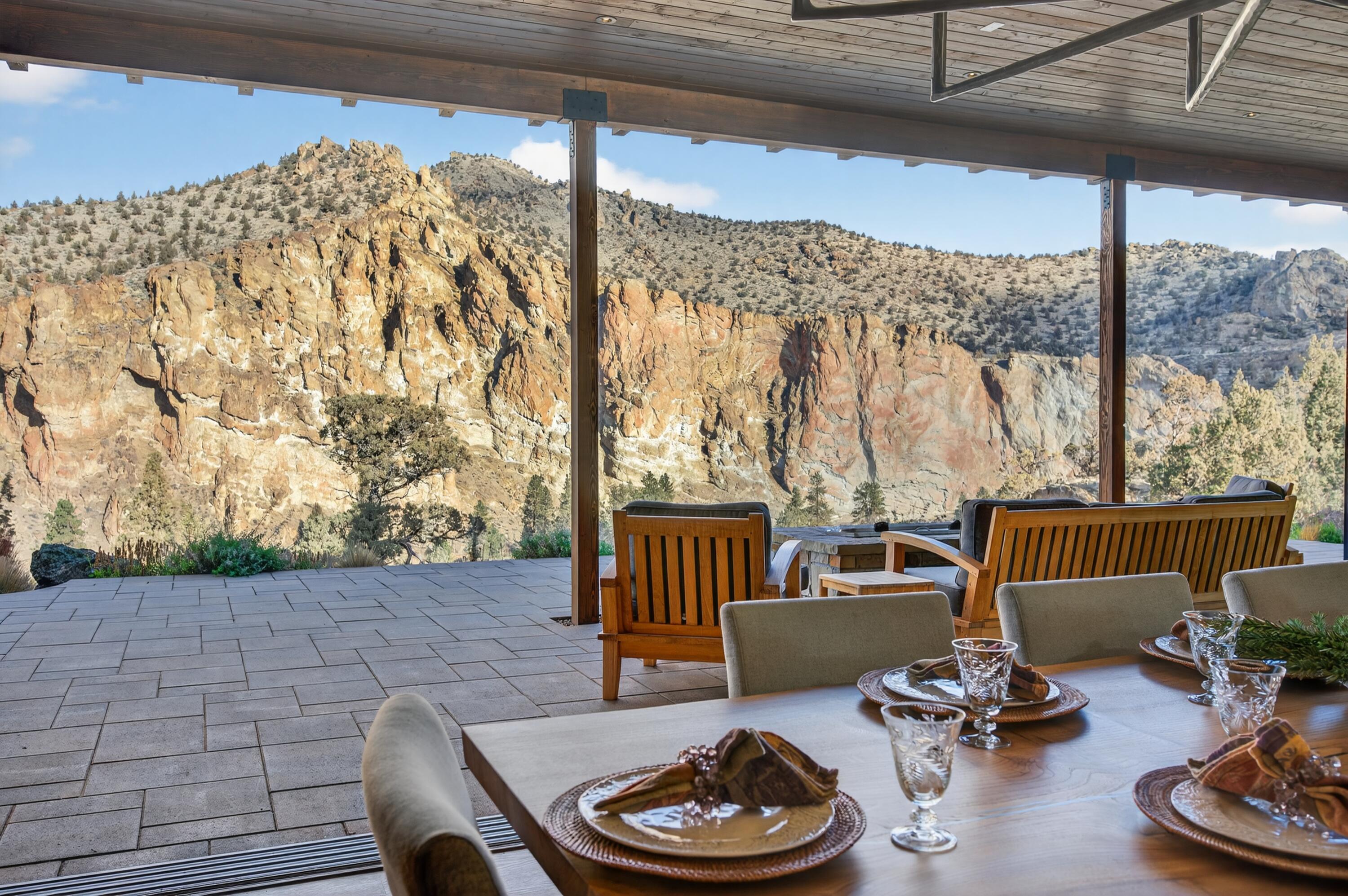 Terrebonne, Oregon, 97760, United States, 5 Bedrooms Bedrooms, ,5 BathroomsBathrooms,Residential,Active,1747251