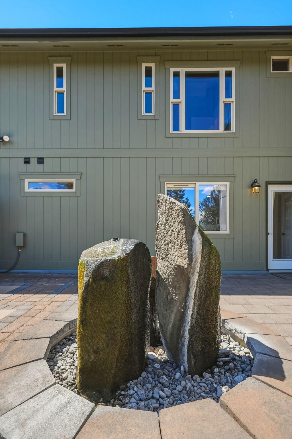 Bend, Oregon, 97702, United States, 3 Bedrooms Bedrooms, ,5 BathroomsBathrooms,Residential,Active,2045021