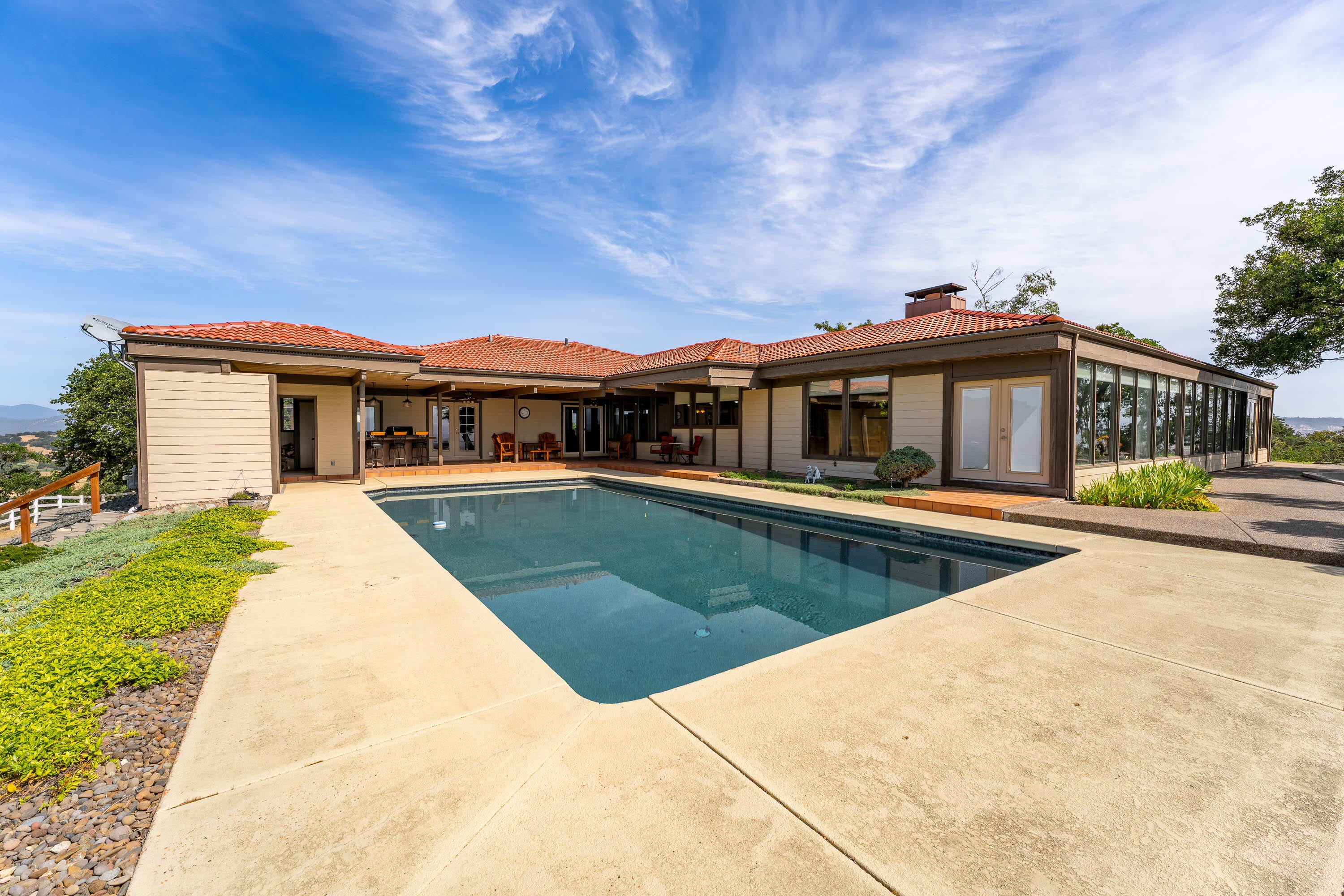 Central Point, Oregon, 97502, United States, 4 Bedrooms Bedrooms, ,4 BathroomsBathrooms,Residential,Active,2006836