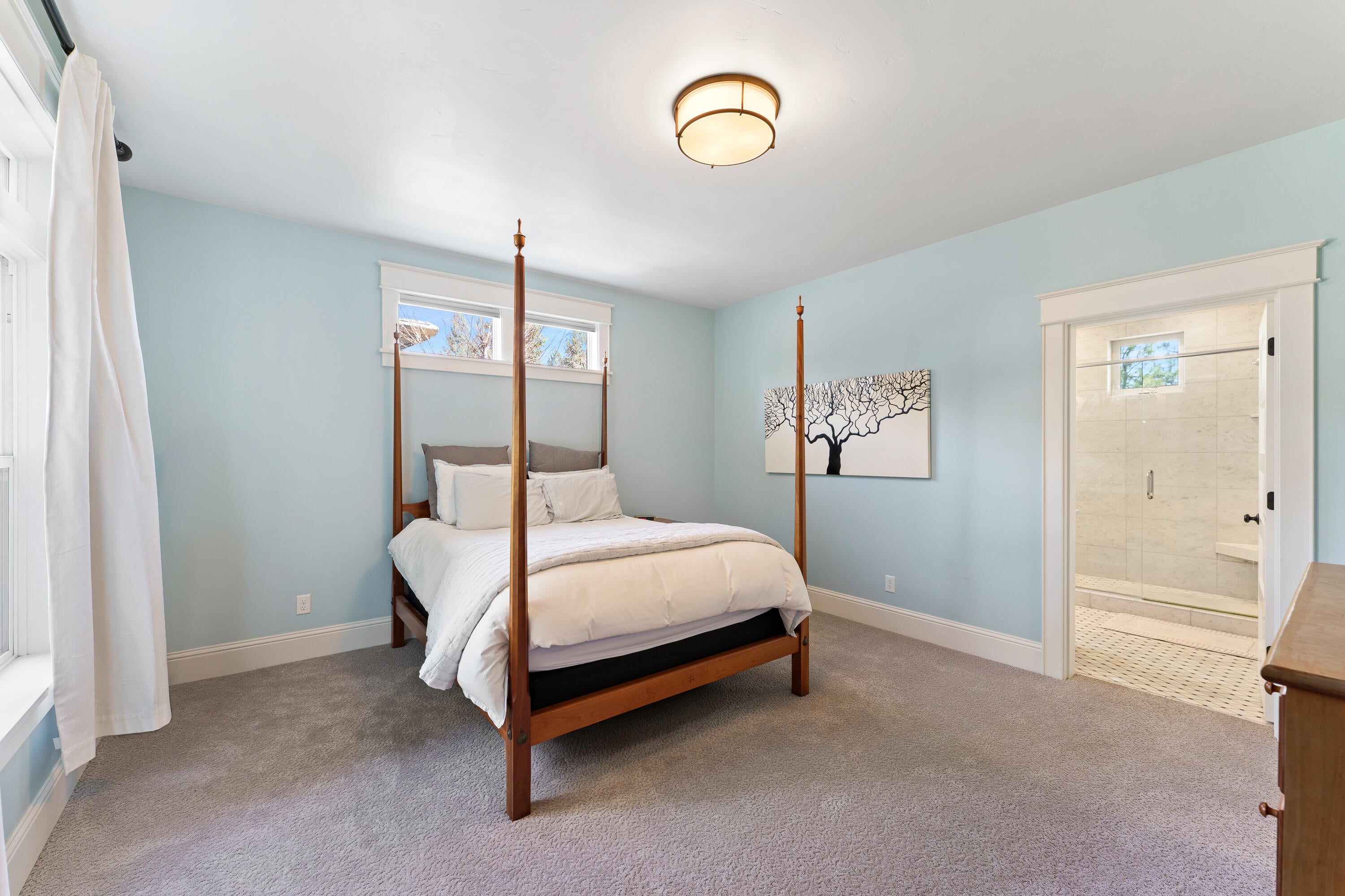 Bend, Oregon, 97703, United States, 4 Bedrooms Bedrooms, ,3 BathroomsBathrooms,Residential,Active,1764459