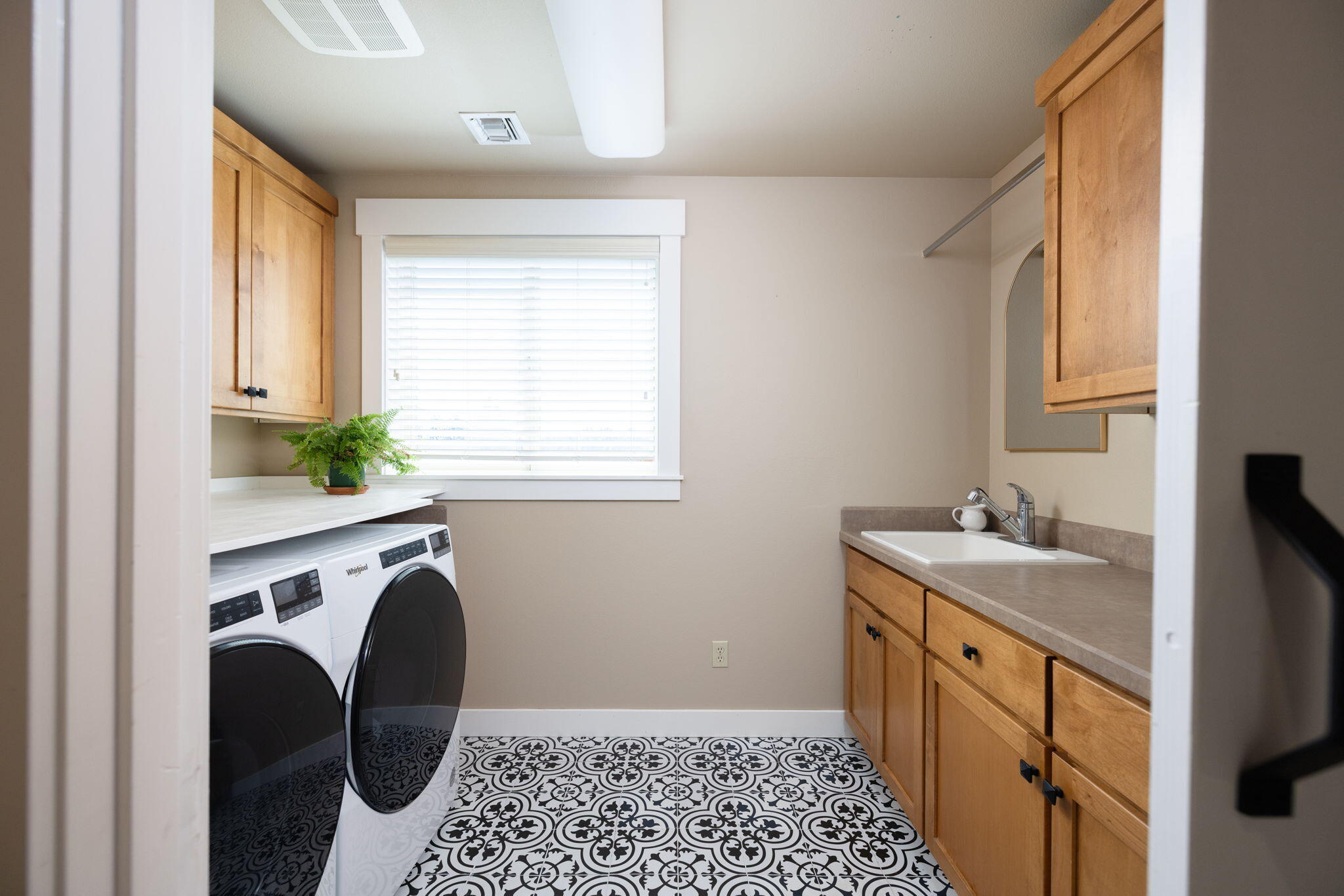 Bend, Oregon, 97702, United States, ,3 BathroomsBathrooms,Residential,Active,1850627