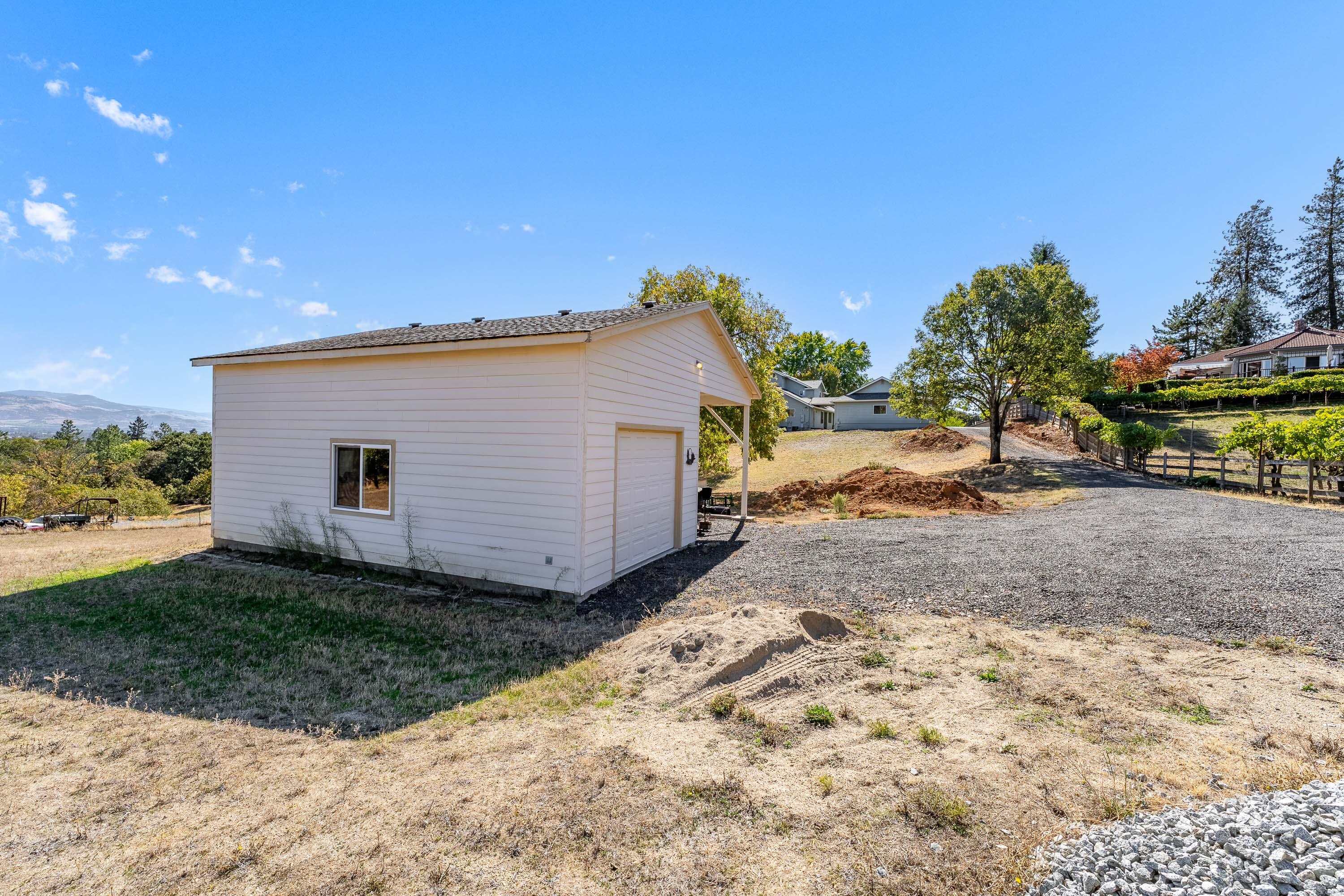 Central Point, Oregon, 97502, United States, 4 Bedrooms Bedrooms, ,3 BathroomsBathrooms,Residential,Active,1959928