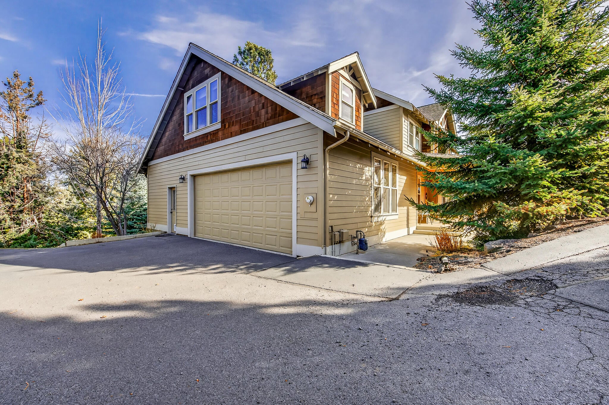 Bend, Oregon, 97703, United States, 3 Bedrooms Bedrooms, ,3 BathroomsBathrooms,Residential,Active,2017476