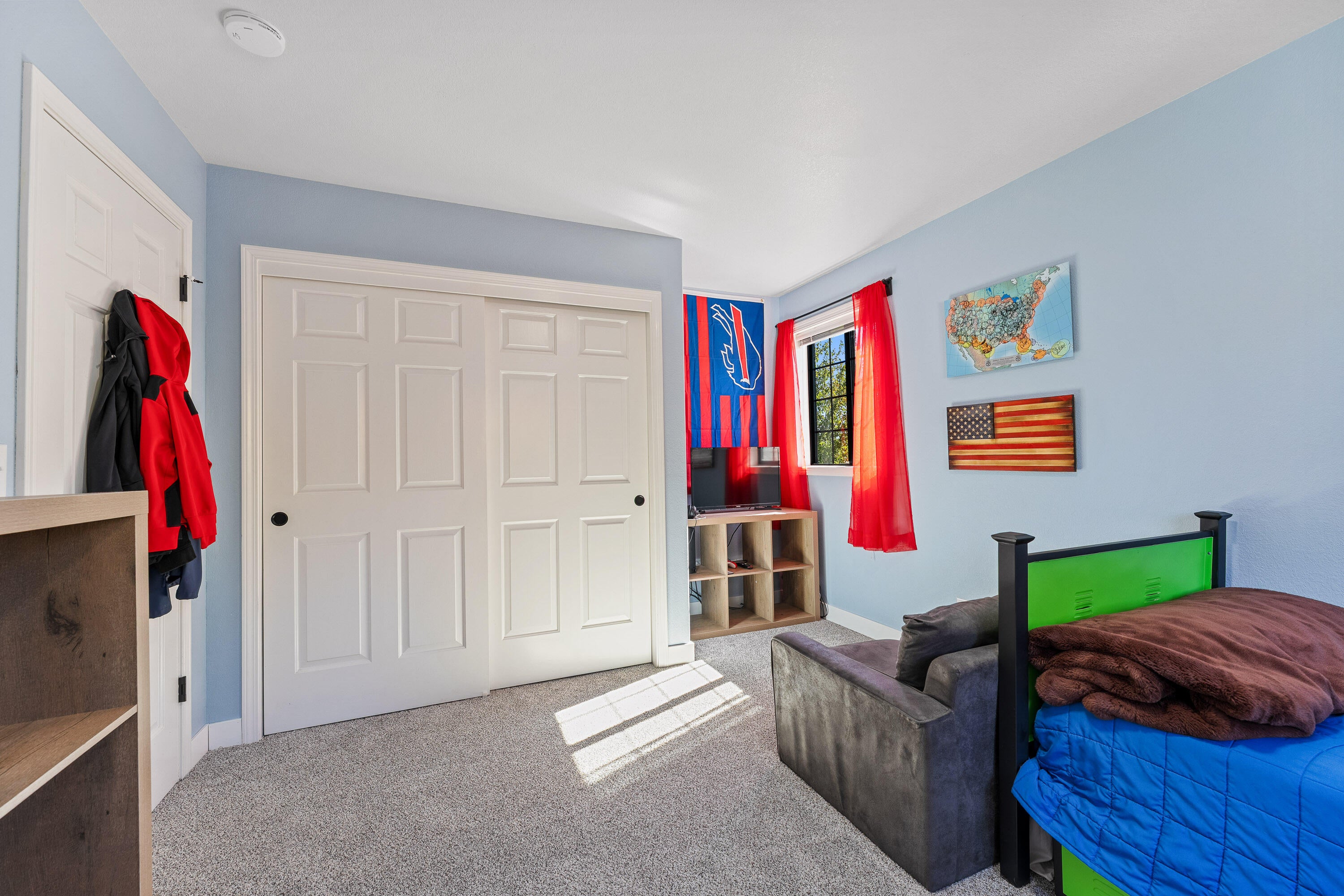 Central Point, Oregon, 97502, United States, 4 Bedrooms Bedrooms, ,3 BathroomsBathrooms,Residential,Active,1959928