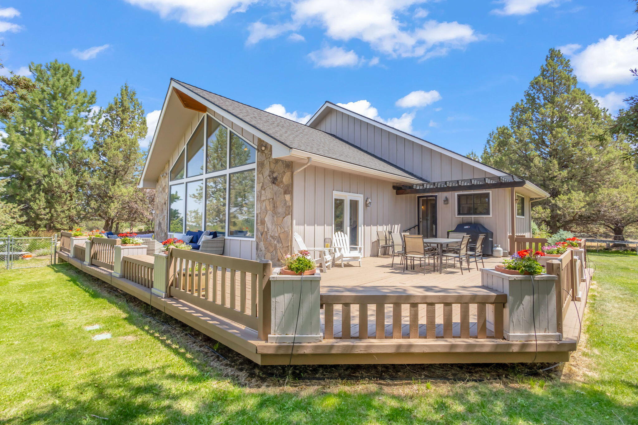 Bend, Oregon, 97702, United States, 4 Bedrooms Bedrooms, ,3 BathroomsBathrooms,Residential,Active,1907972
