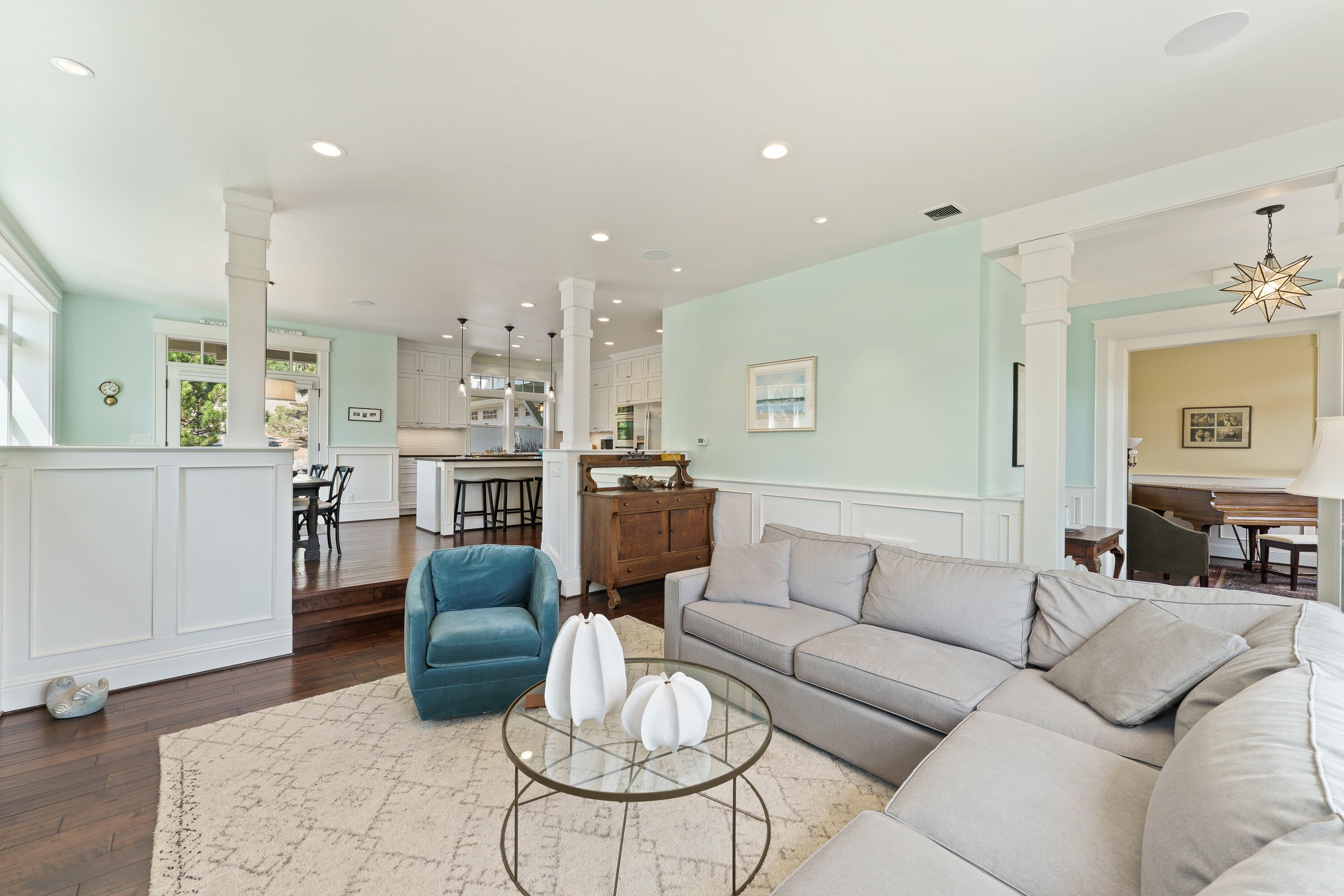 Bend, Oregon, 97703, United States, 4 Bedrooms Bedrooms, ,3 BathroomsBathrooms,Residential,Active,1764459