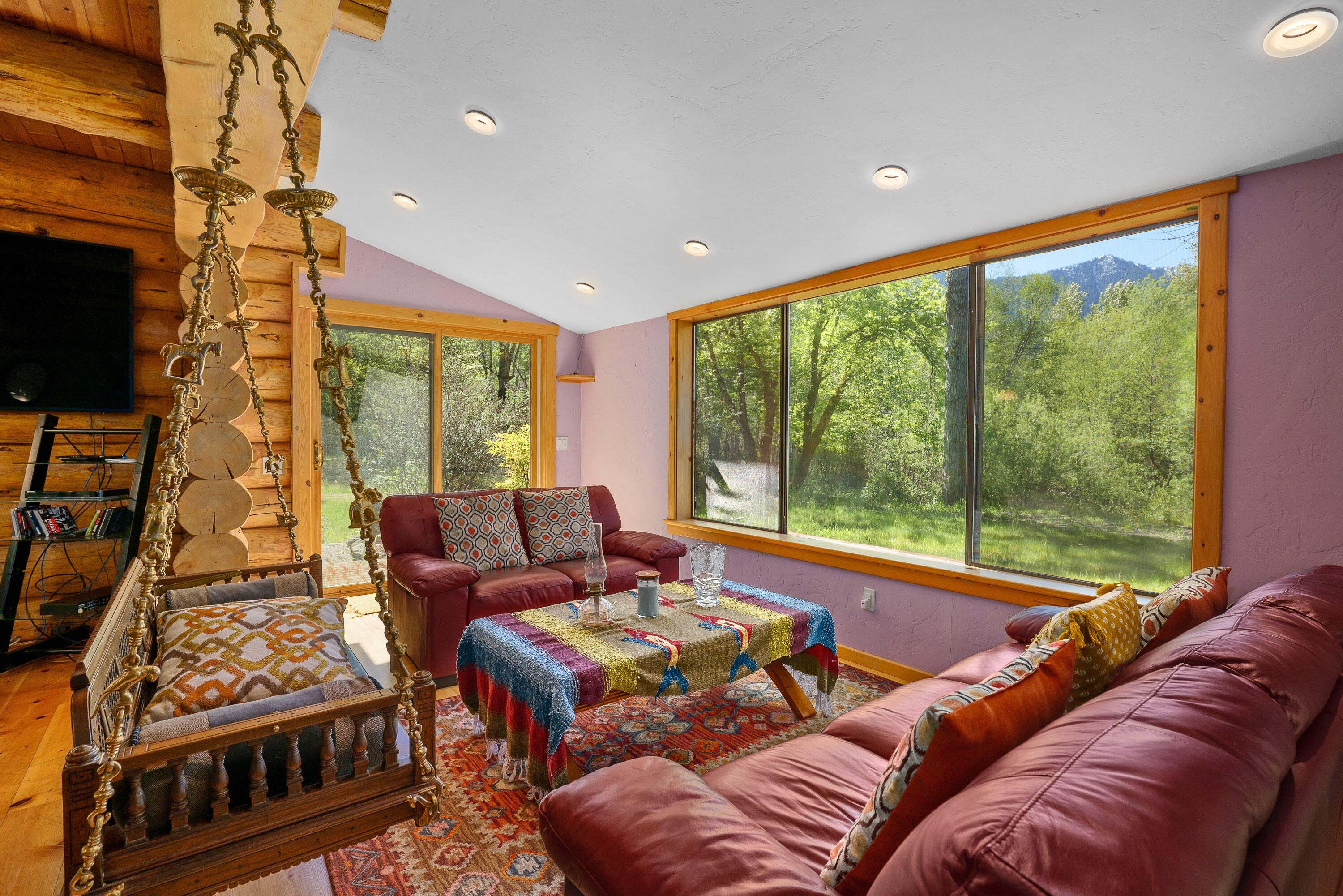 Selma, Oregon, 97538, United States, 5 Bedrooms Bedrooms, ,5 BathroomsBathrooms,Residential,Active,1902945