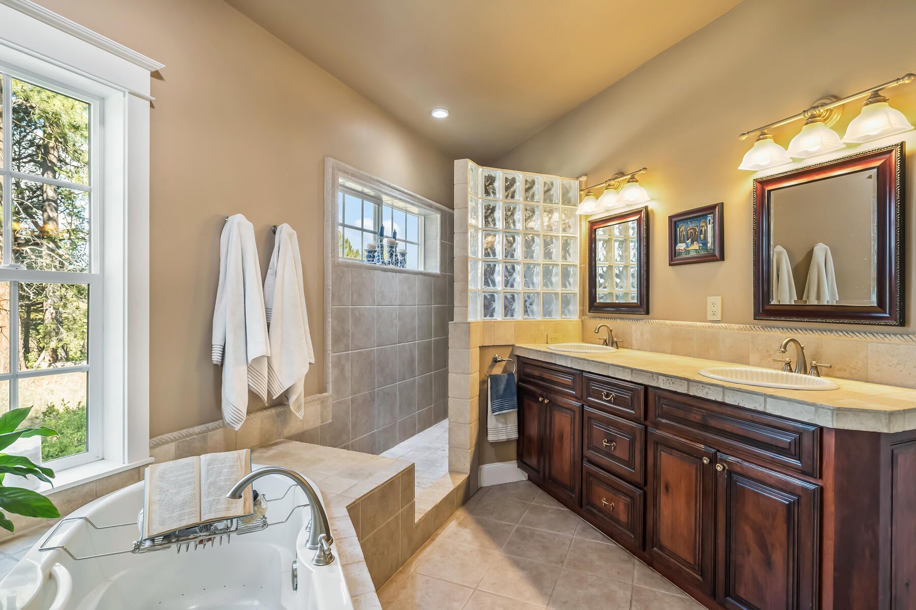 Bend, Oregon, 97707, United States, 5 Bedrooms Bedrooms, ,5 BathroomsBathrooms,Residential,Active,2044562