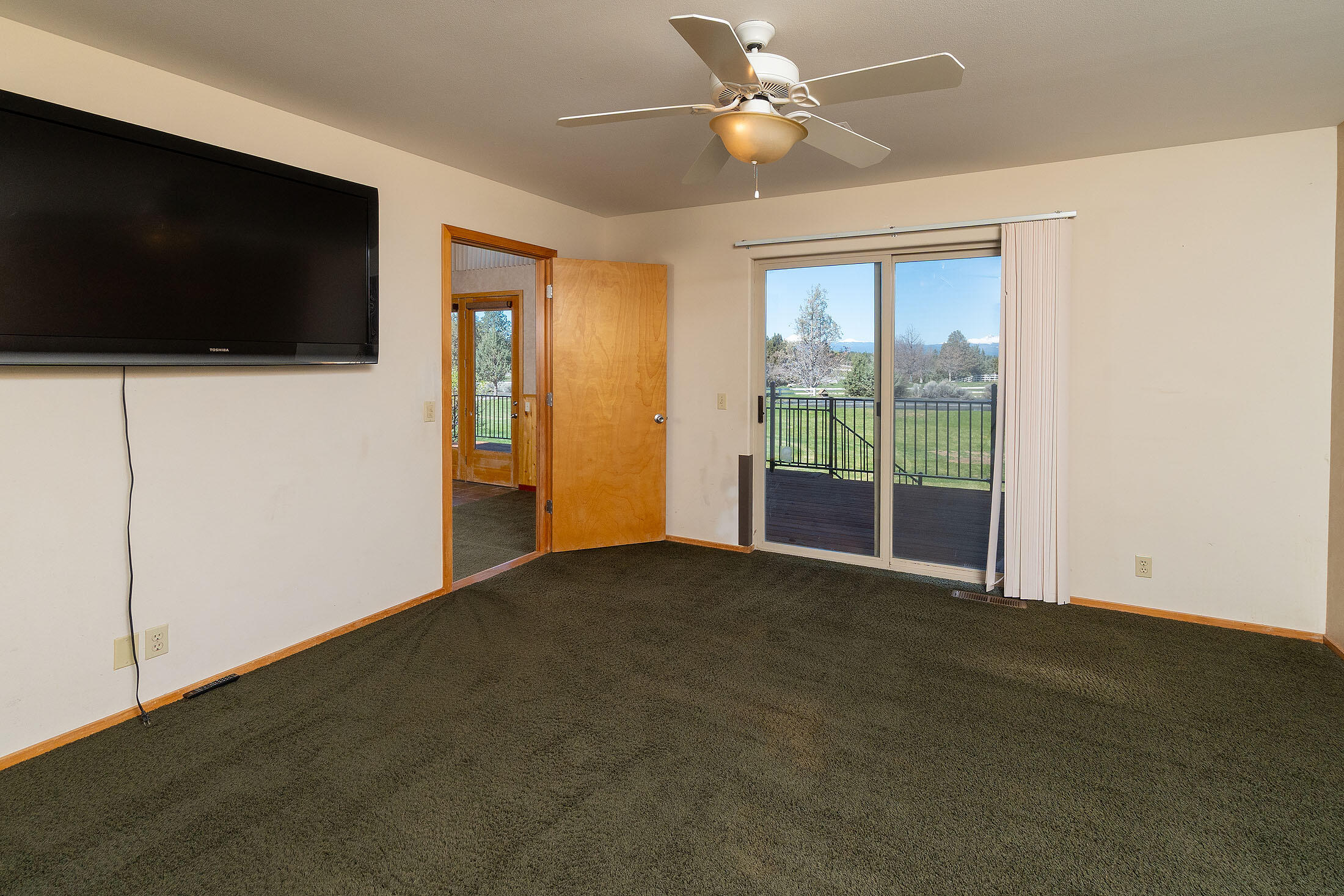 Bend, Oregon, 97702, United States, 3 Bedrooms Bedrooms, ,3 BathroomsBathrooms,Residential,Active,1952444