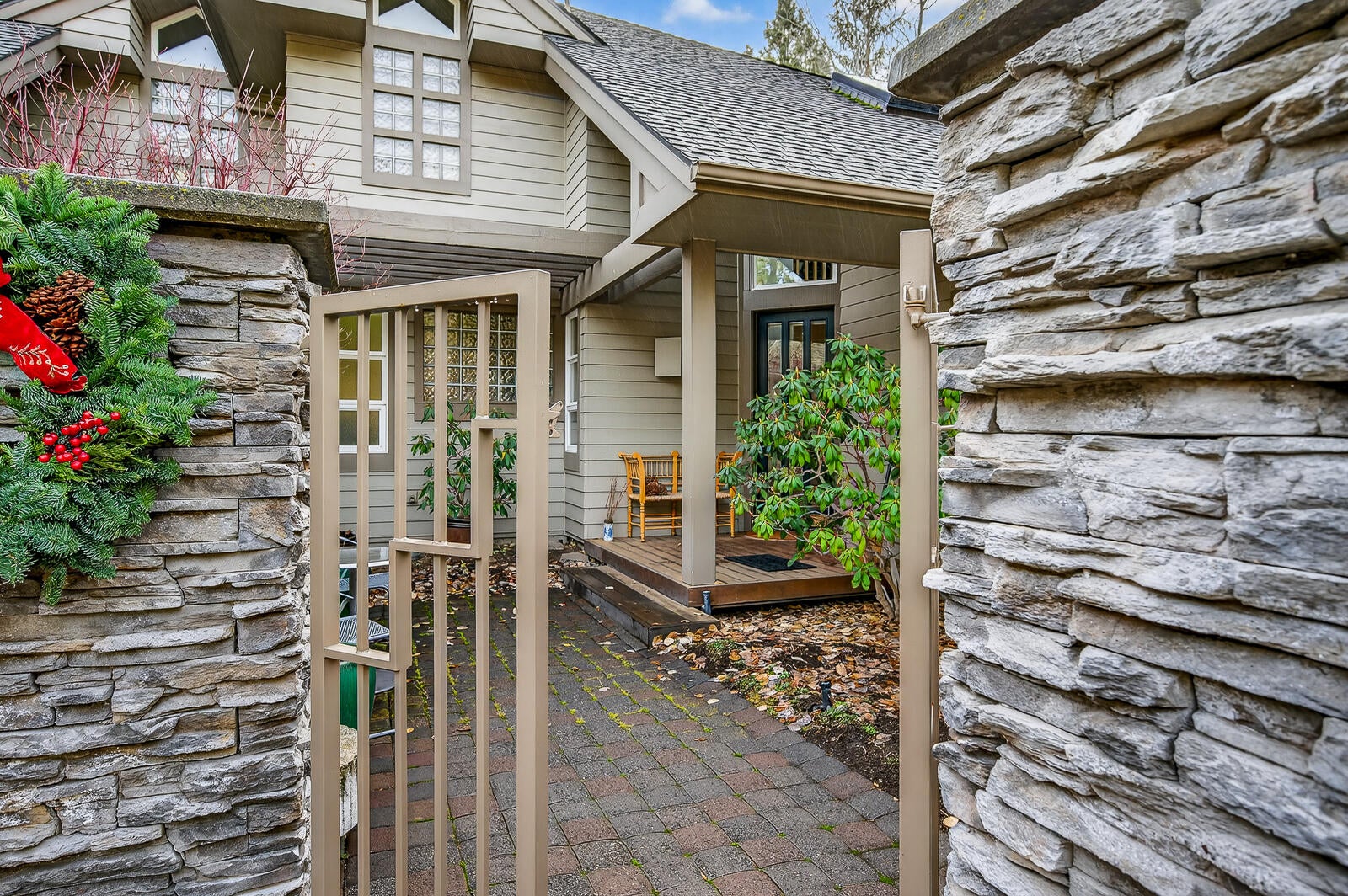 Bend, Oregon, 97702, United States, 4 Bedrooms Bedrooms, ,5 BathroomsBathrooms,Residential,Active,2007101