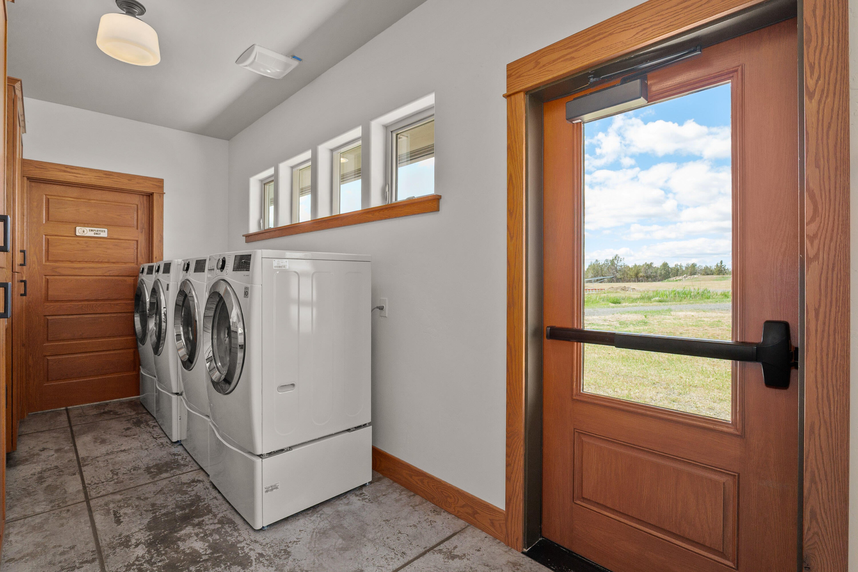 Bonanza, Oregon, 97623, United States, 3 Bedrooms Bedrooms, ,4 BathroomsBathrooms,Residential,Active,1876681